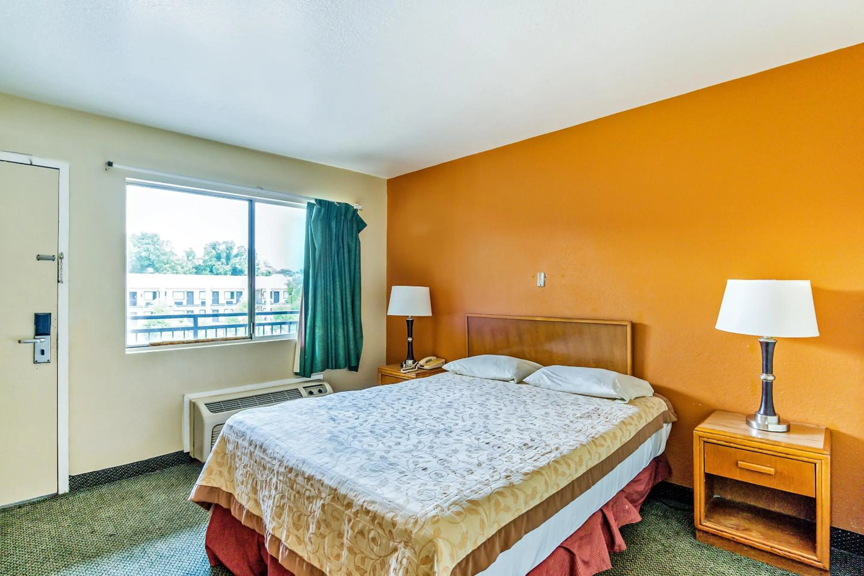 Bedroom, Bed in OYO Hotel Shreveport Airport North