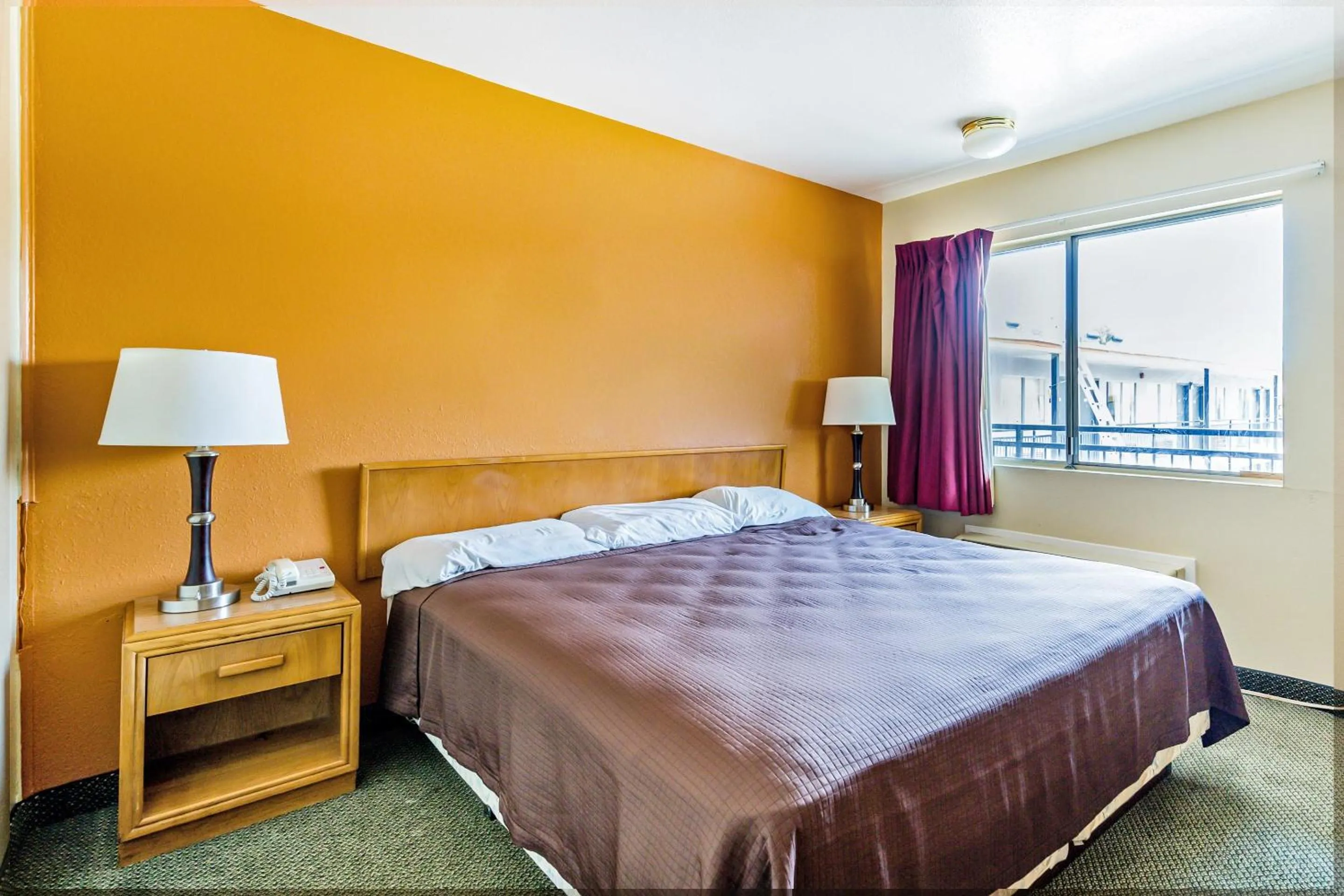 Bedroom, Bed in OYO Hotel Shreveport Airport North