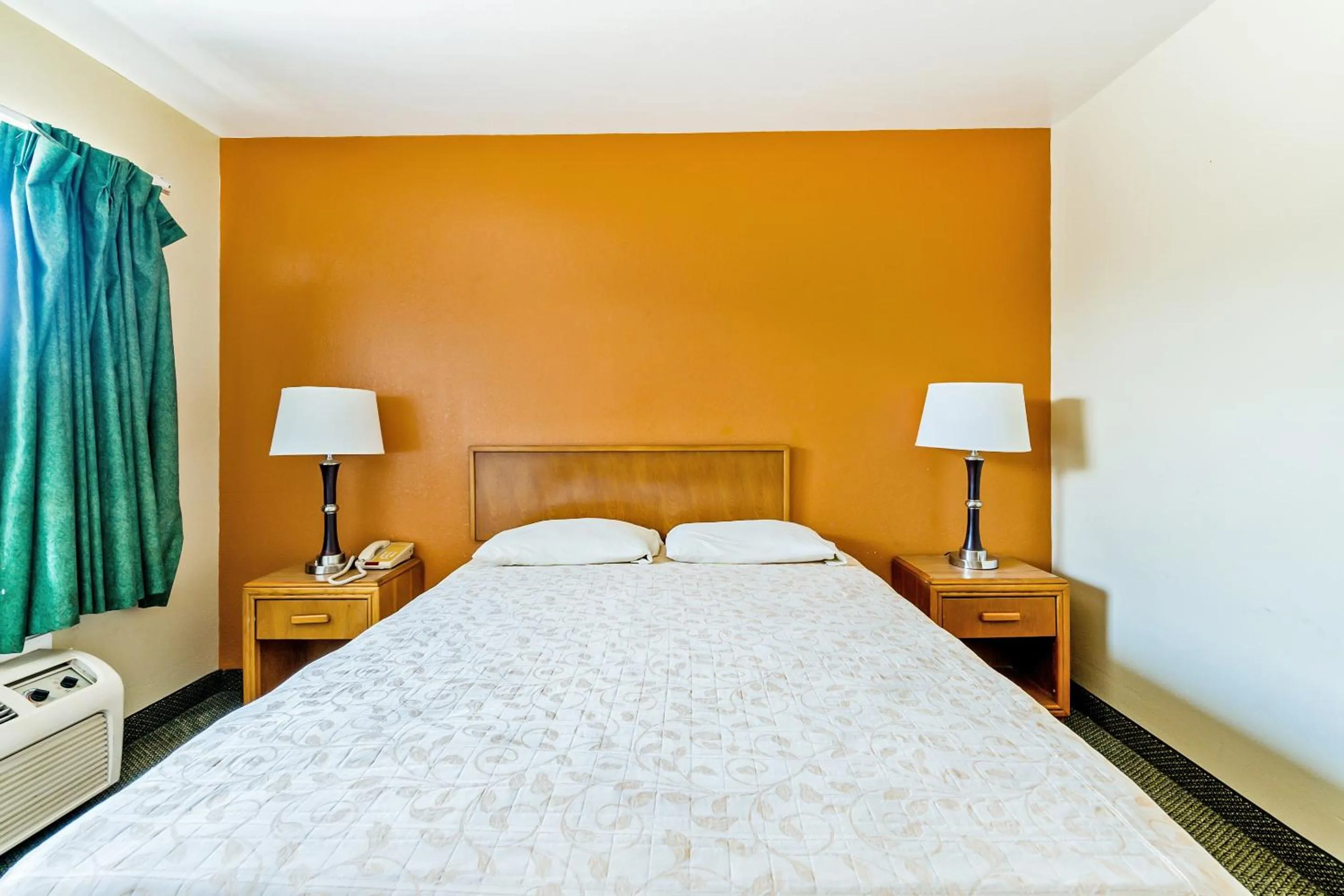 Bedroom, Bed in OYO Hotel Shreveport Airport North