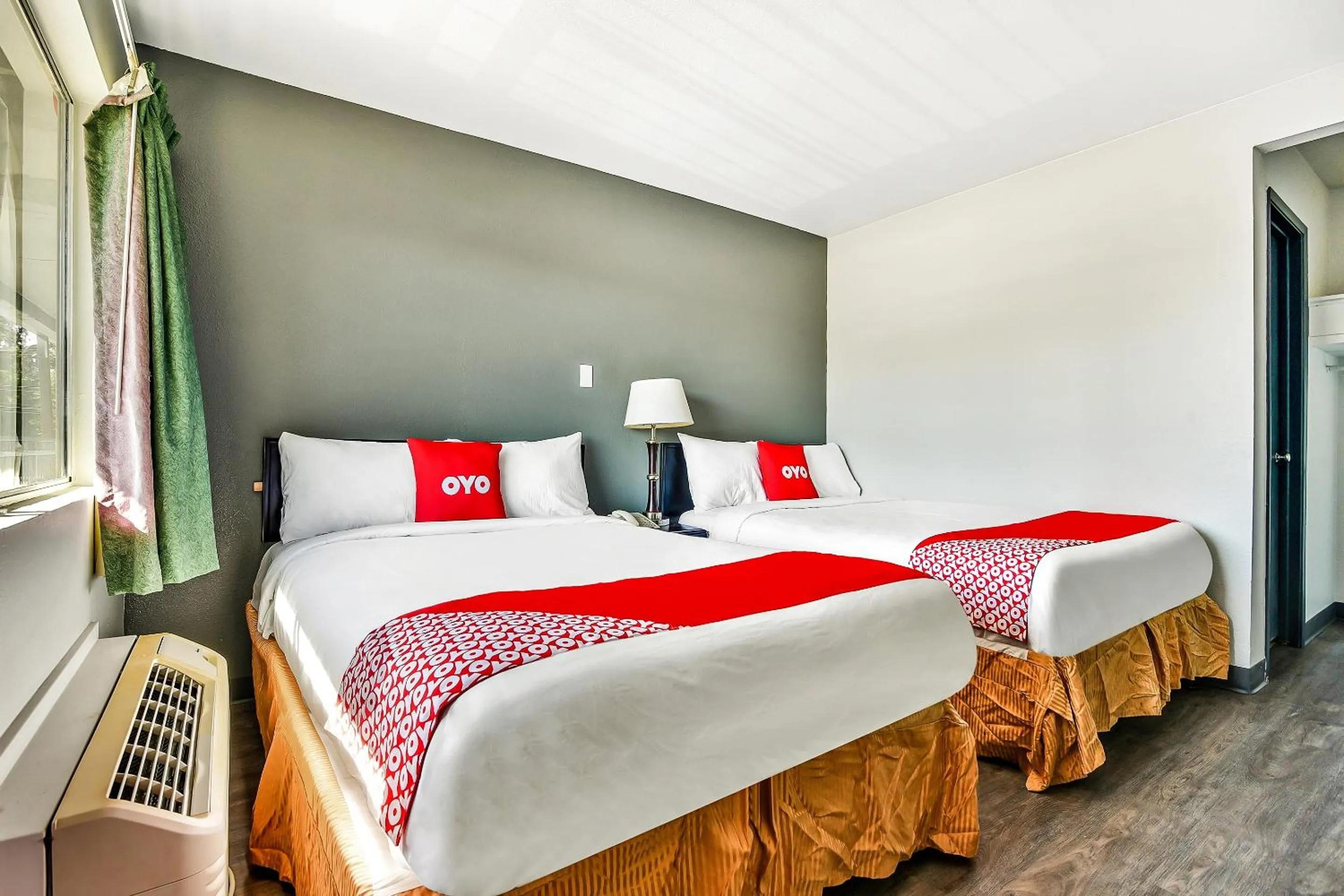 Bedroom, Bed in OYO Hotel Shreveport Airport North