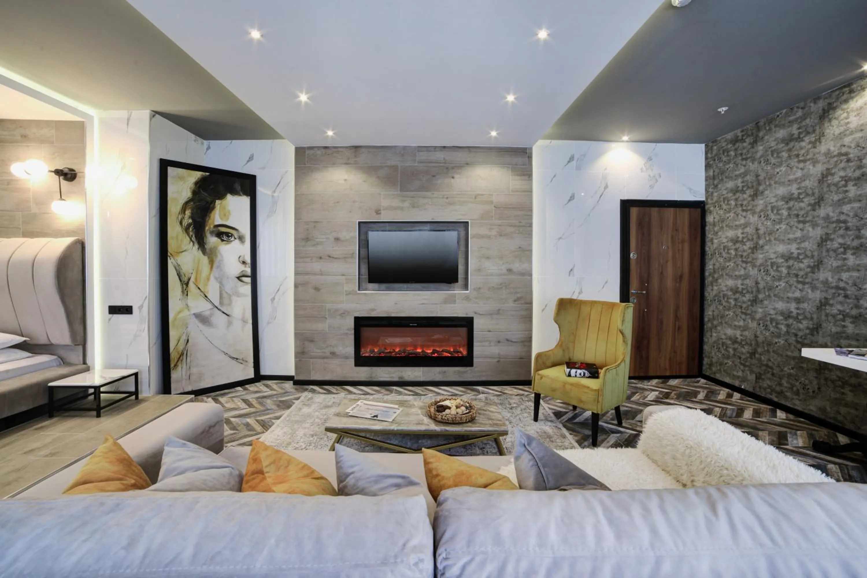 Communal lounge/ TV room in Walton Residence Sisli