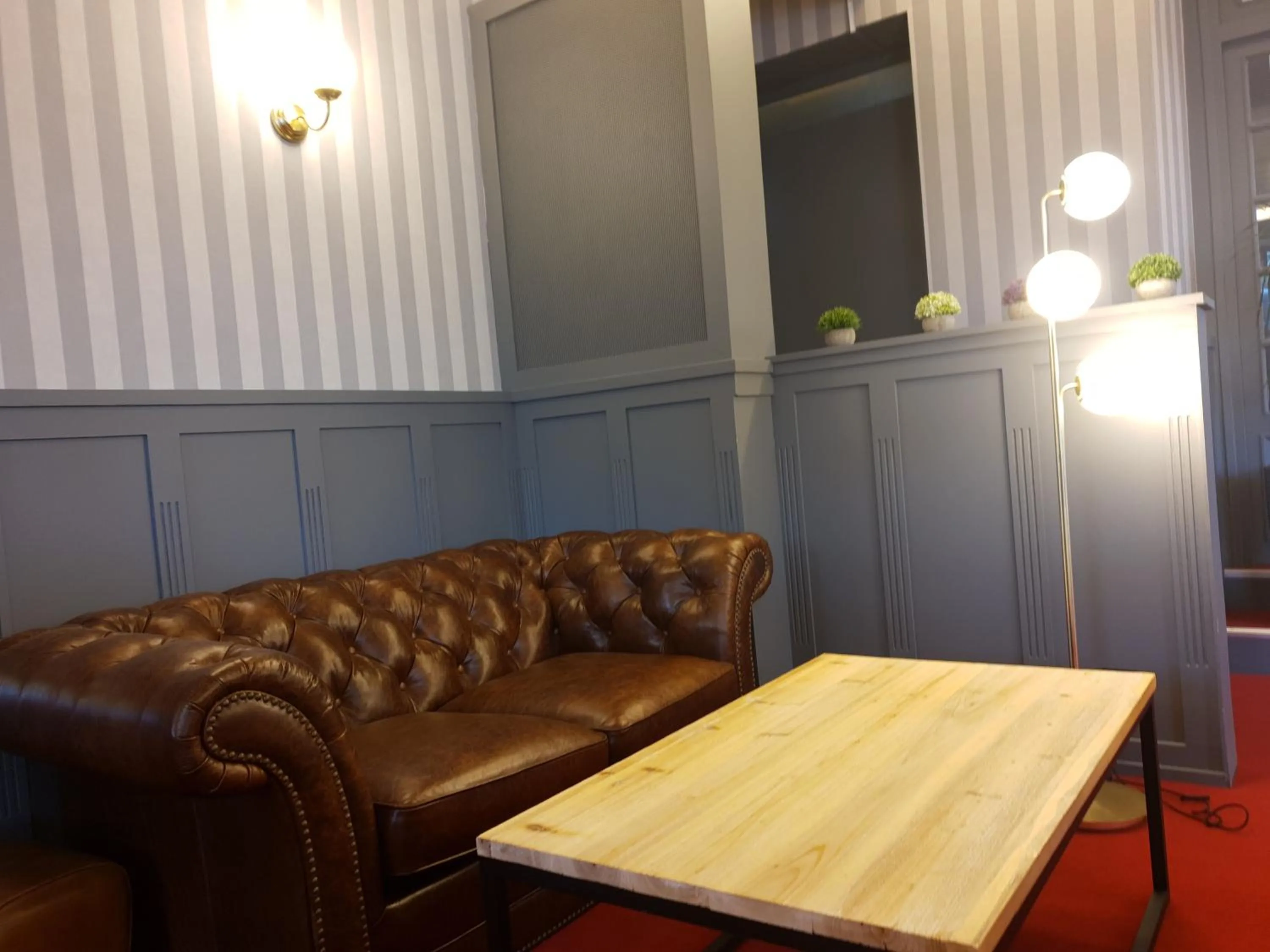 Lounge or bar in Grand Hôtel Abbatiale Bénodet, Originals Relais