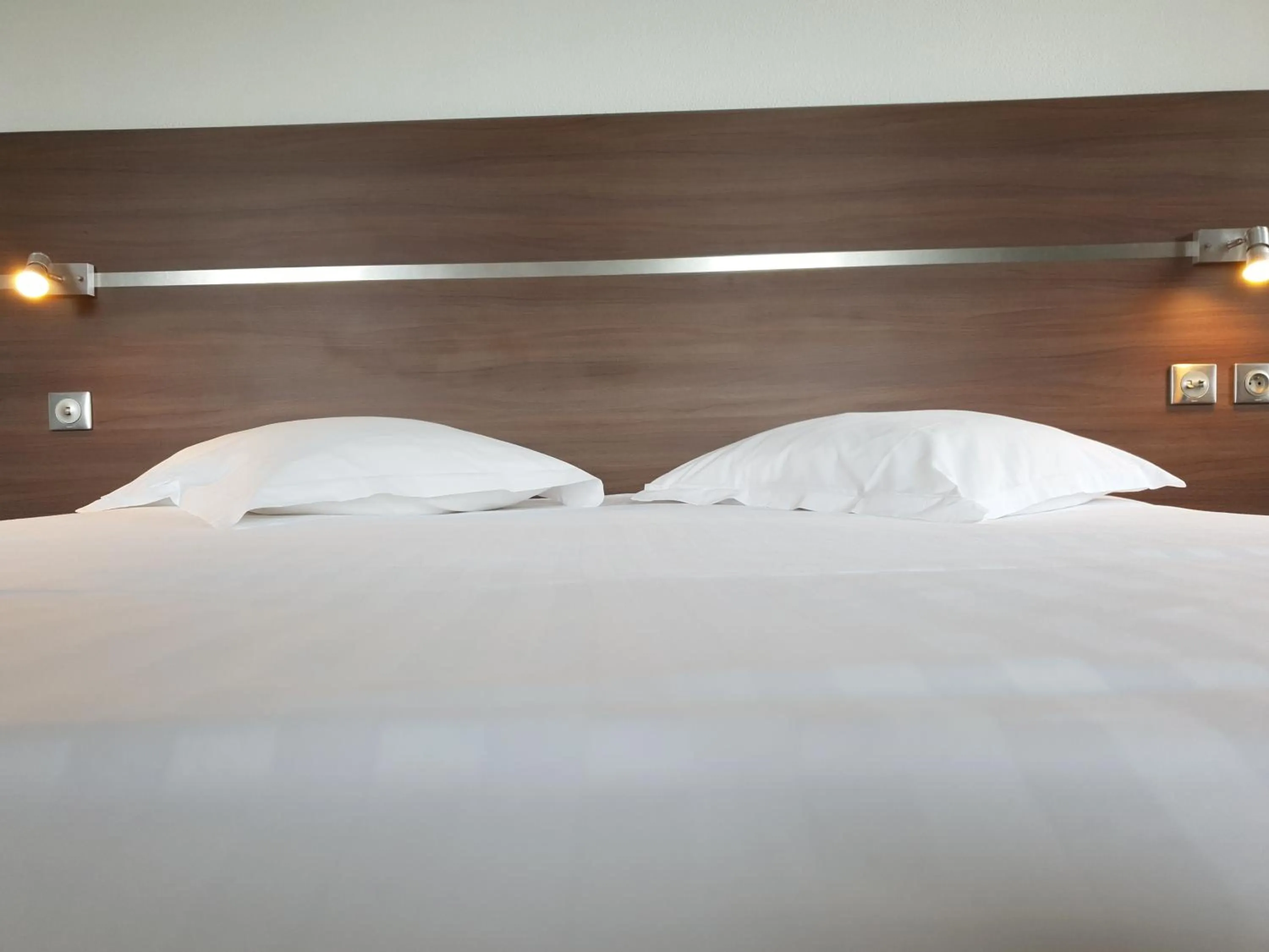 Bed in Grand Hôtel Abbatiale Bénodet, Originals Relais