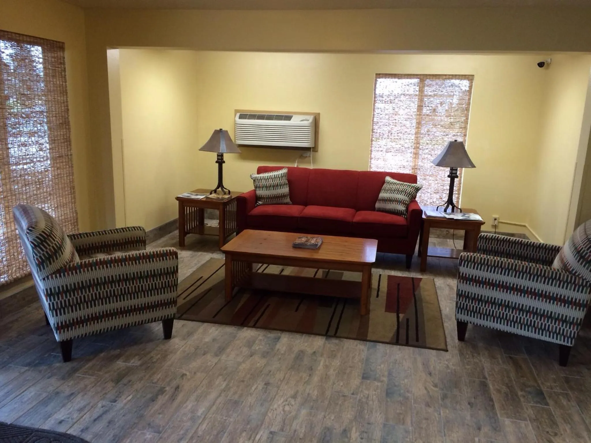 Communal lounge/ TV room in Super 8 by Wyndham Idaho Falls