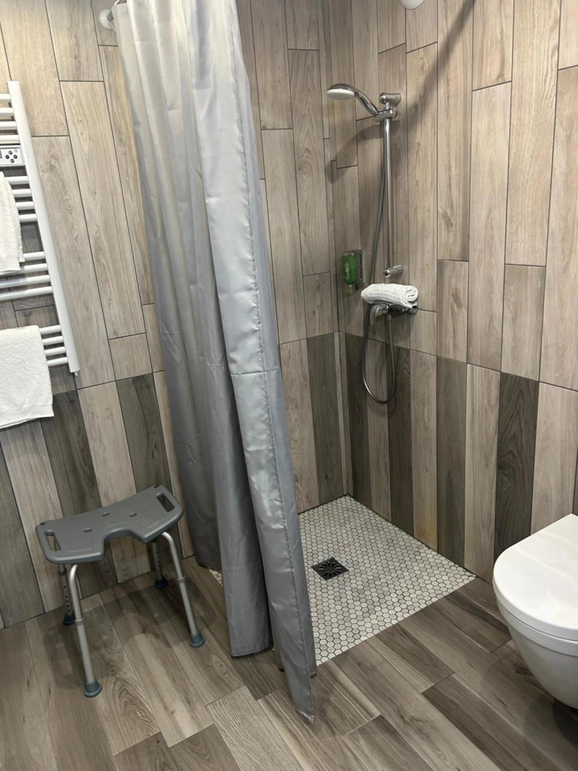 Facility for disabled guests in Hôtel du Golf Saint-Laurent