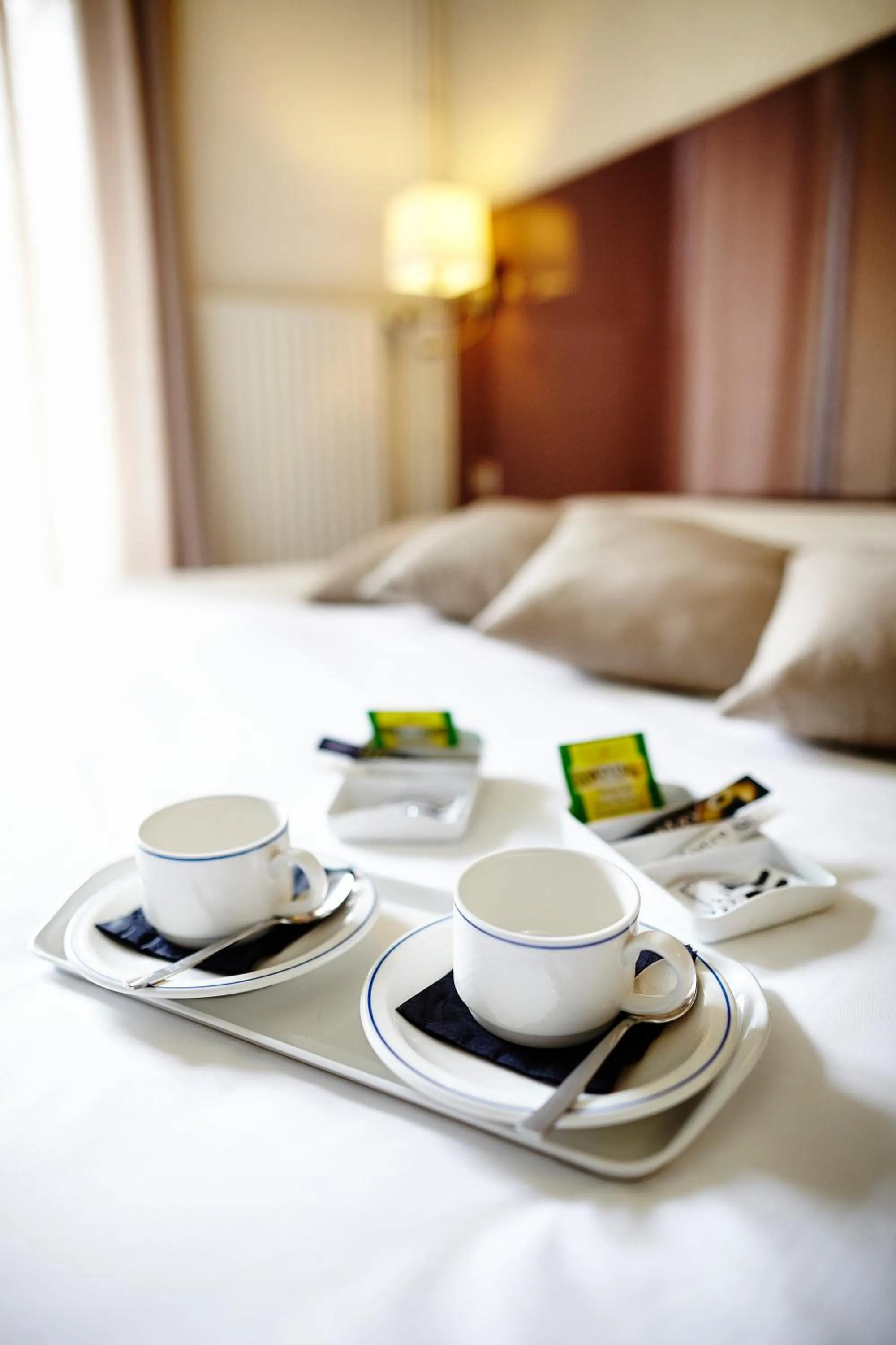 Coffee/tea facilities, Bed in Hôtel du Golf Saint-Laurent