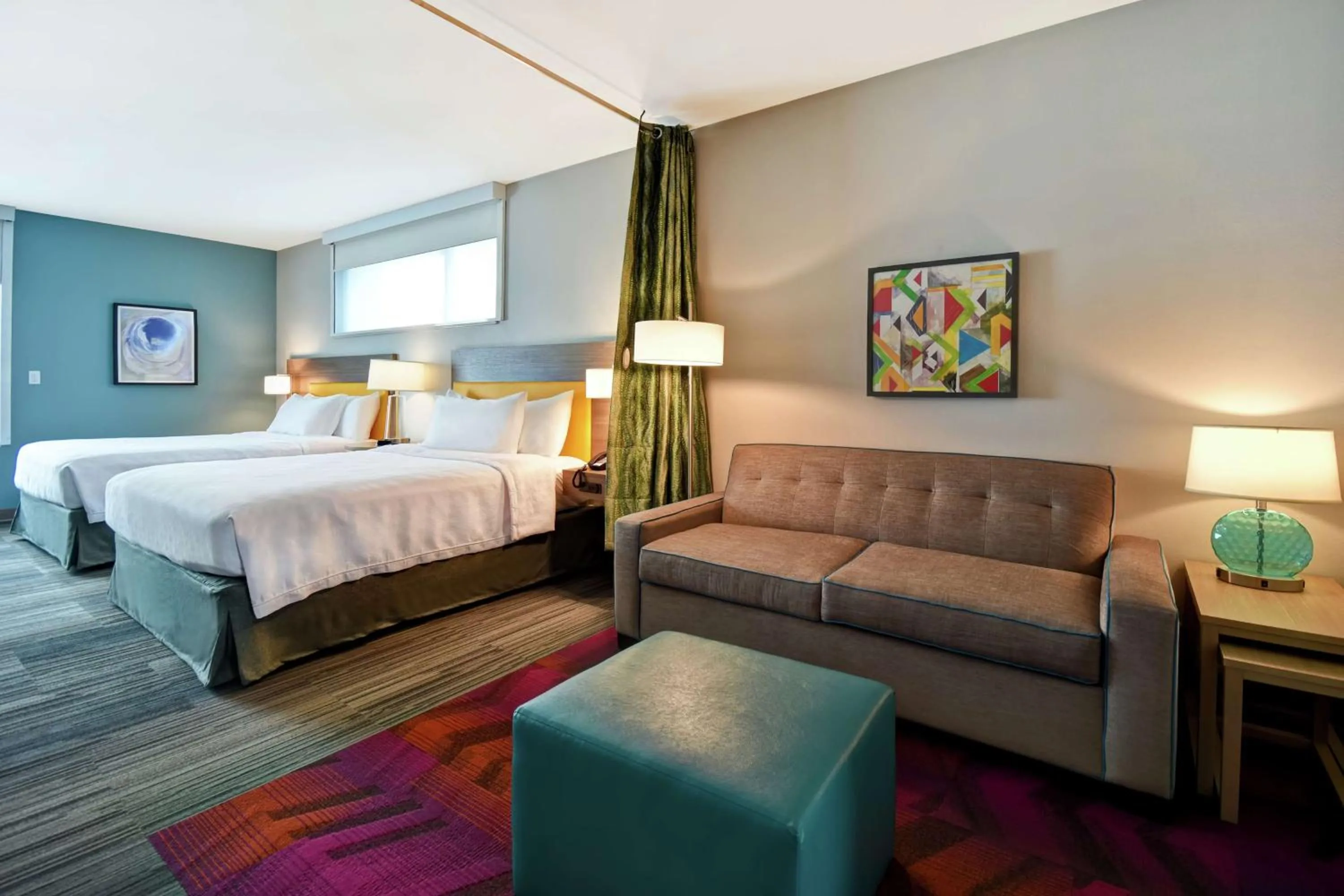 Living room, Bed in Home2 Suites By Hilton Shreveport