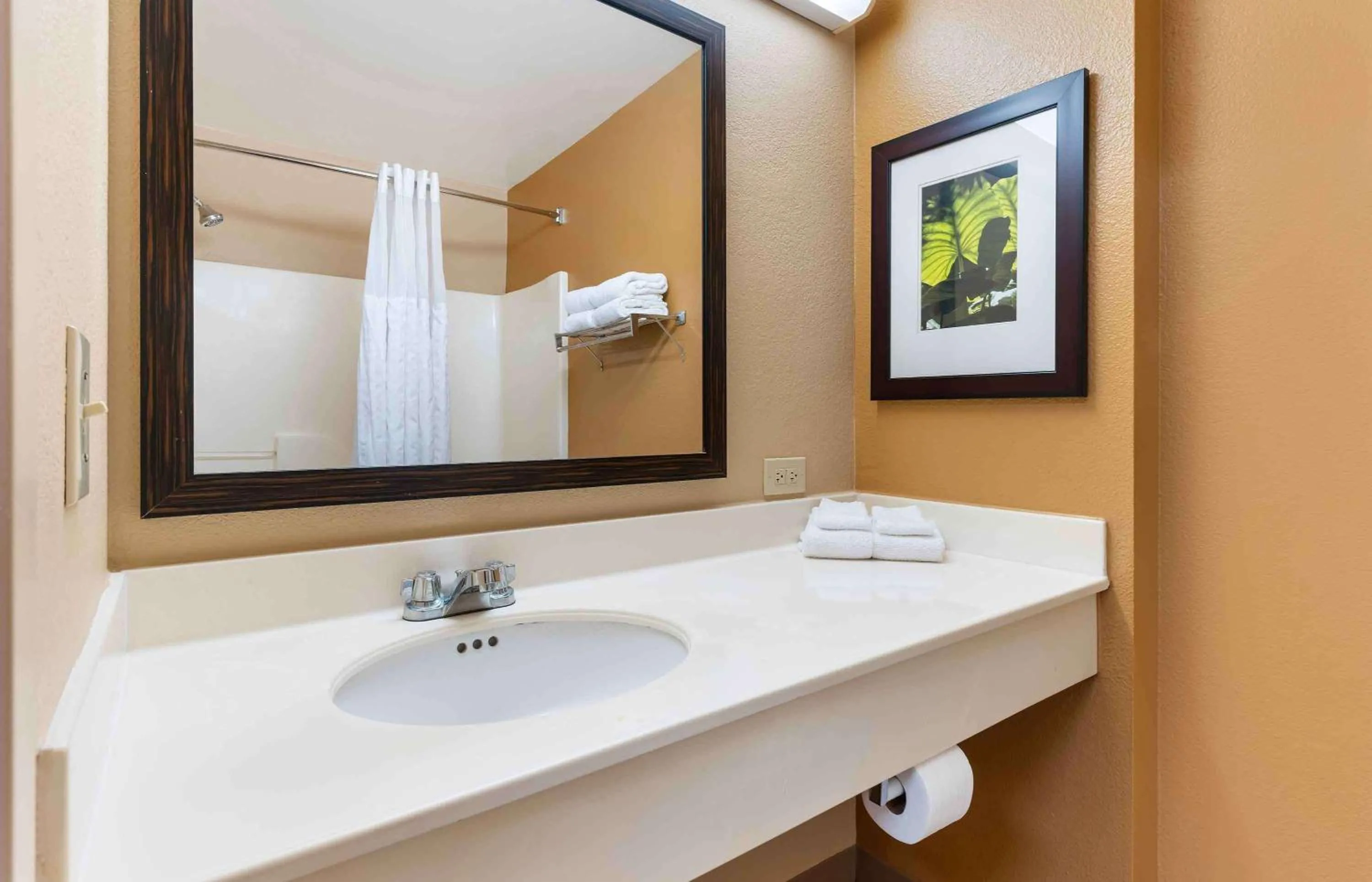 Bathroom in Extended Stay America Suites - Sacramento - Vacaville