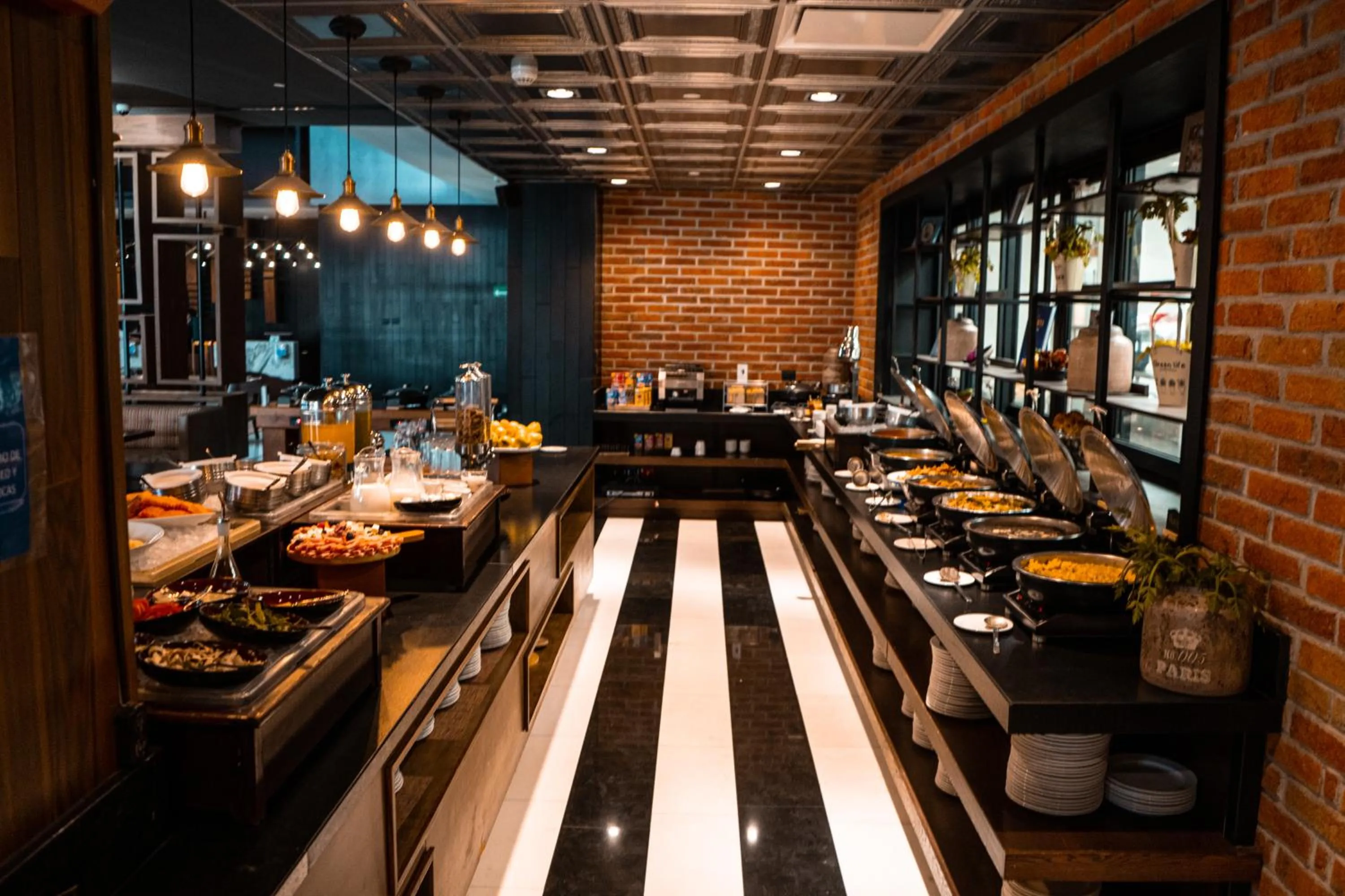 Restaurant/places to eat in Doubletree By Hilton Celaya