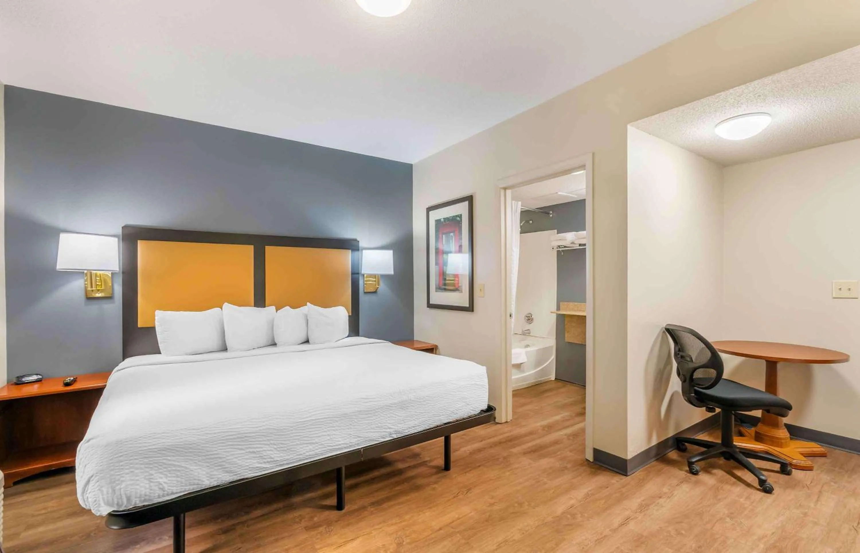 Bedroom, Bed in Extended Stay America Suites - Chesapeake - Greenbrier Circle