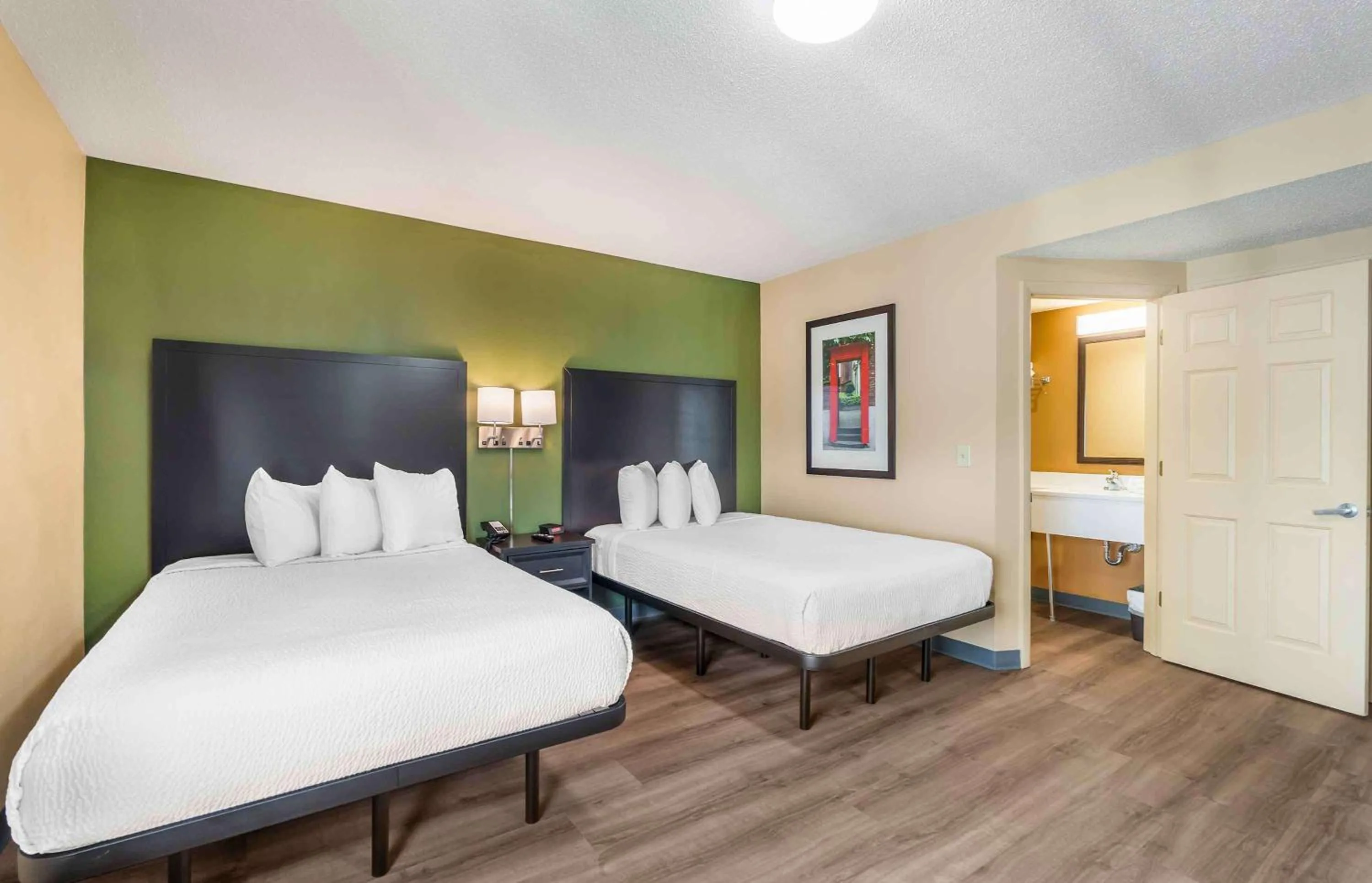 Bedroom, Bed in Extended Stay America Suites - Chesapeake - Greenbrier Circle