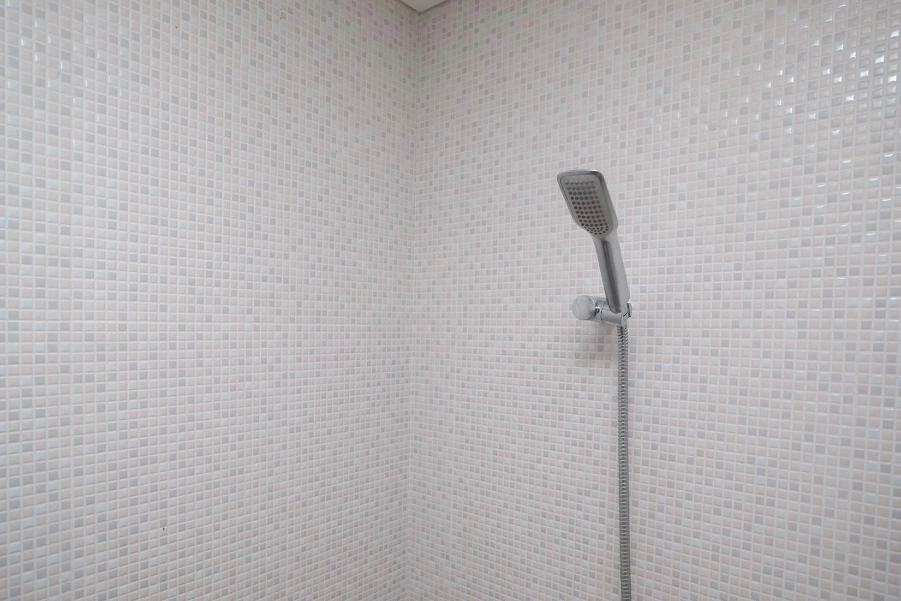 Bathroom in RedDoorz Apartment near Exit Toll Colomadu