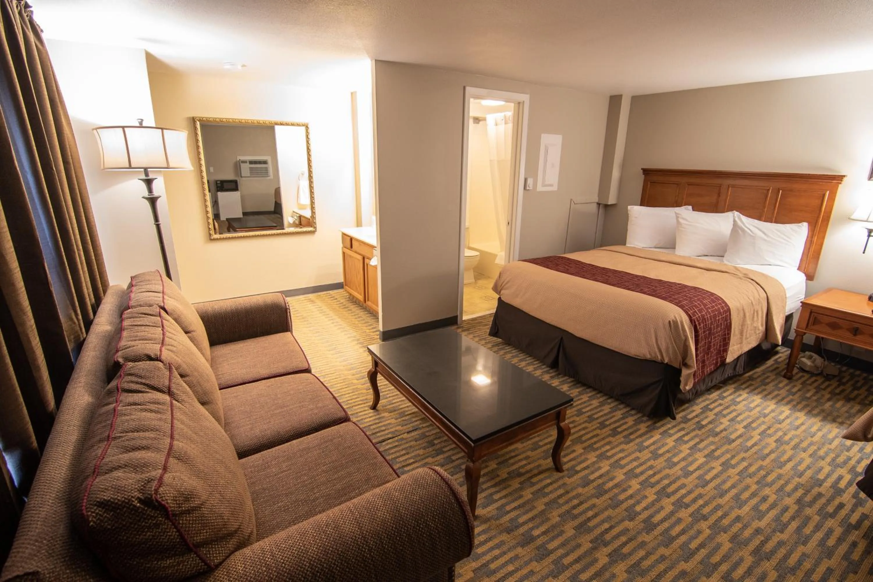 Bed in The Crow Peak Lodge