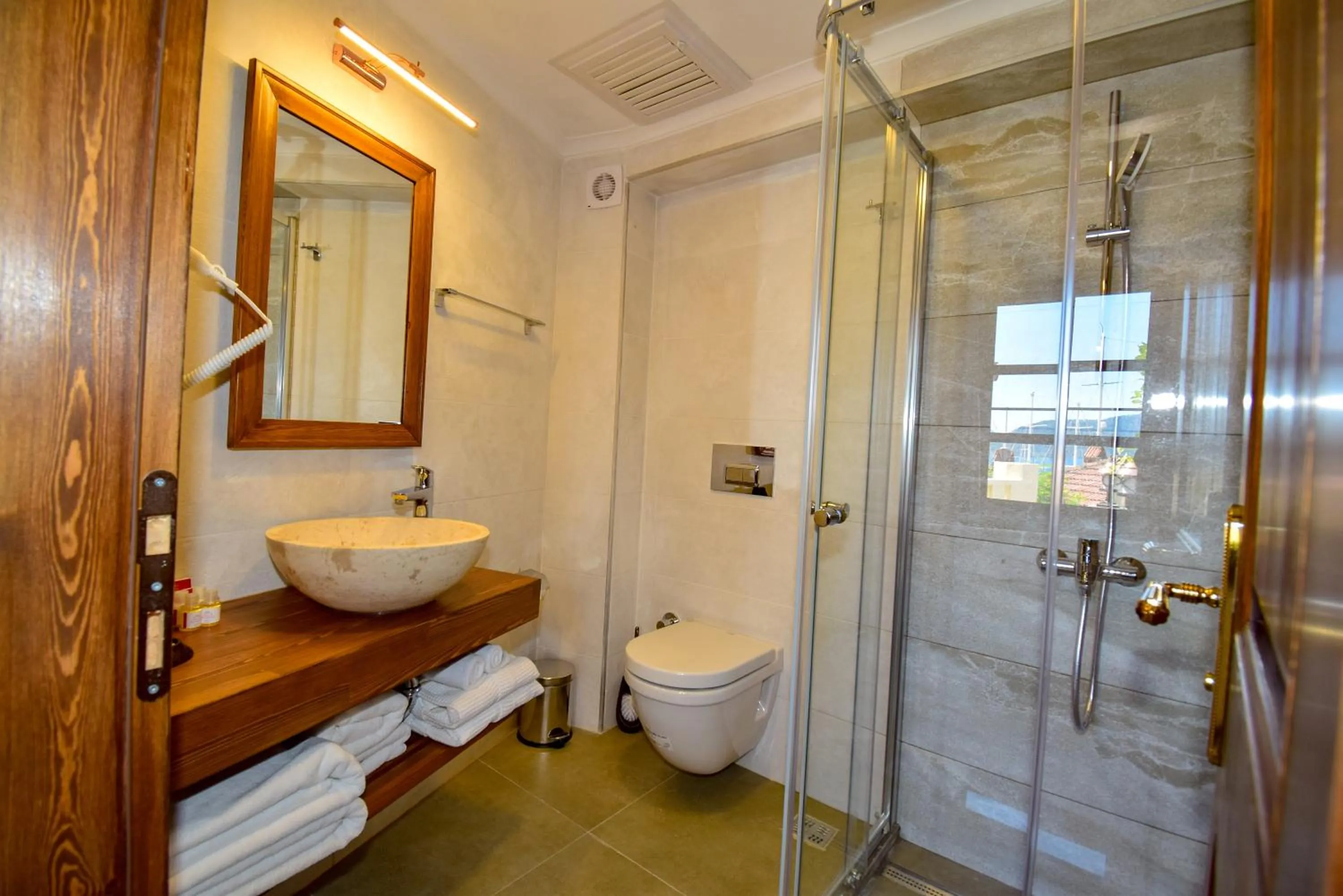 Shower in Mets Boutique Hotel