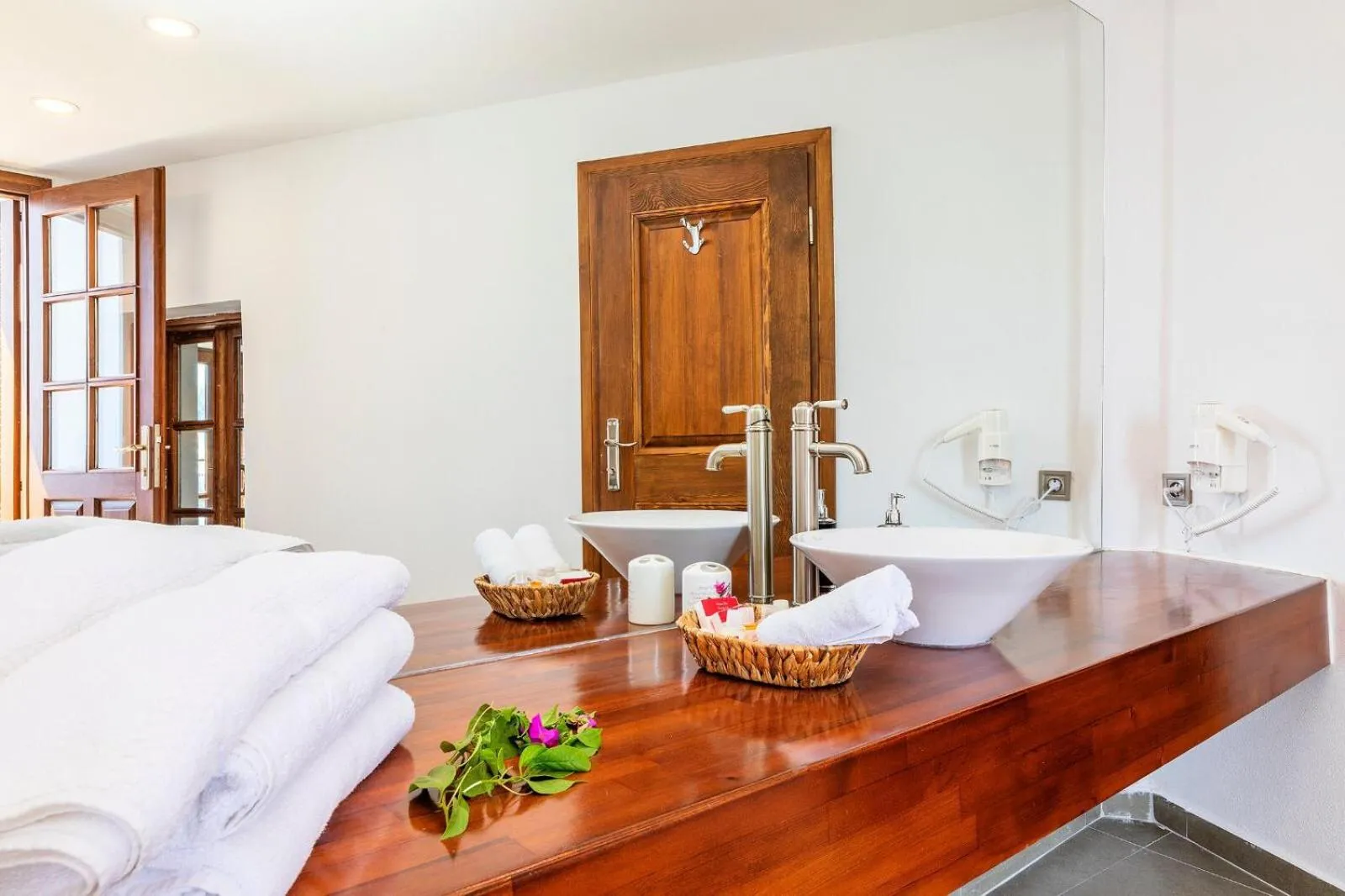 Bathroom, Bed in Mets Boutique Hotel