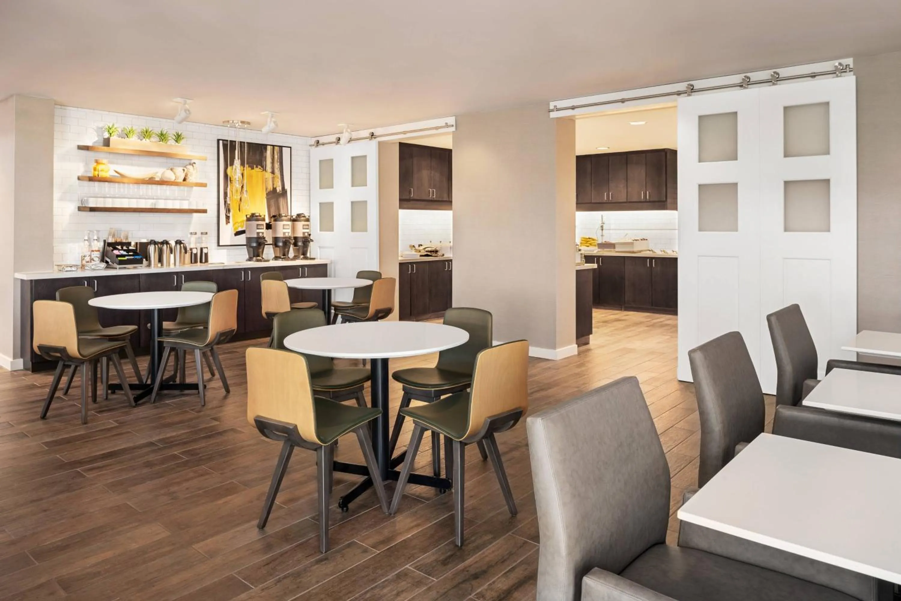Restaurant/places to eat in Residence Inn by Marriott Des Moines Ankeny