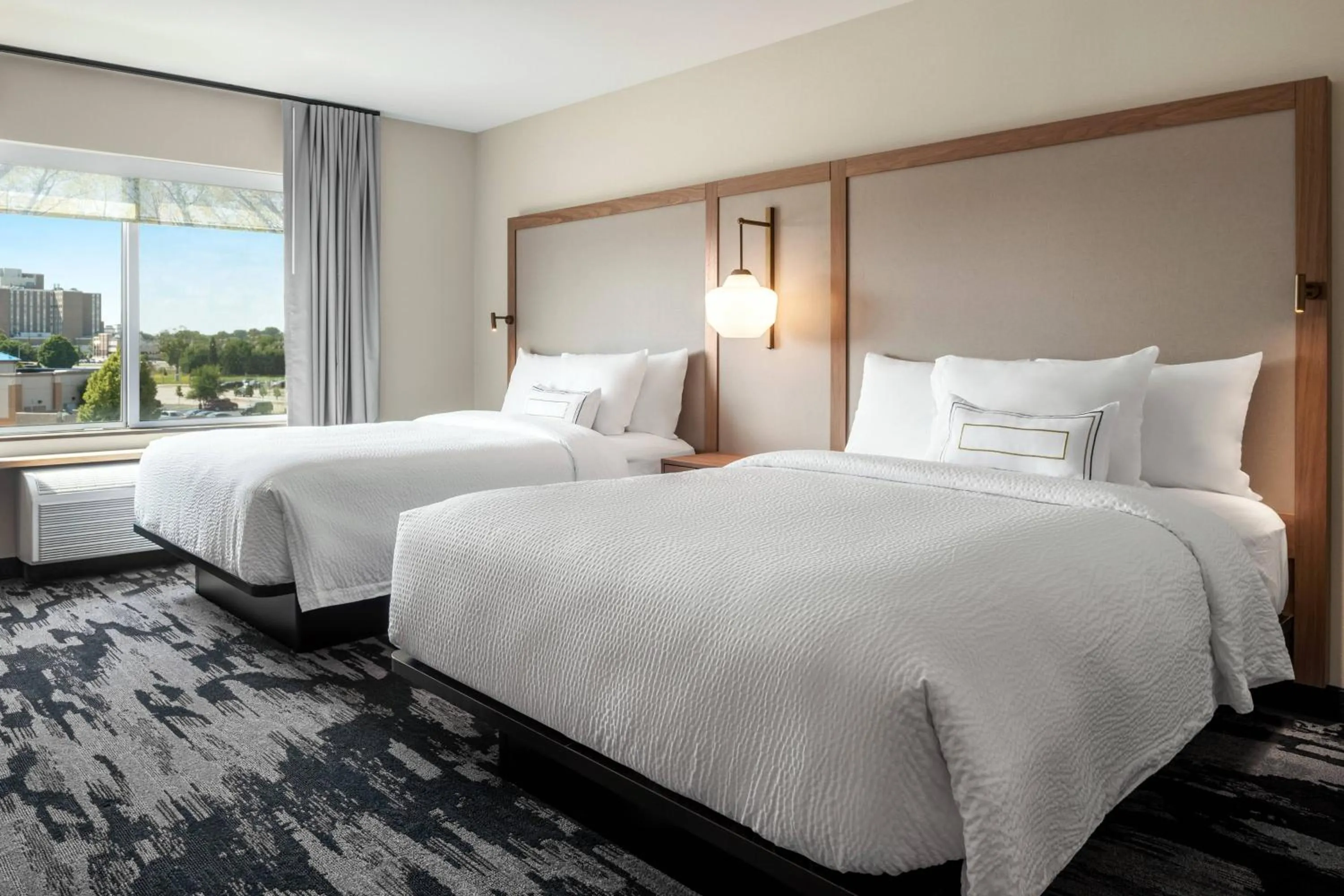 Bed in Fairfield Inn & Suites by Marriott Milwaukee West