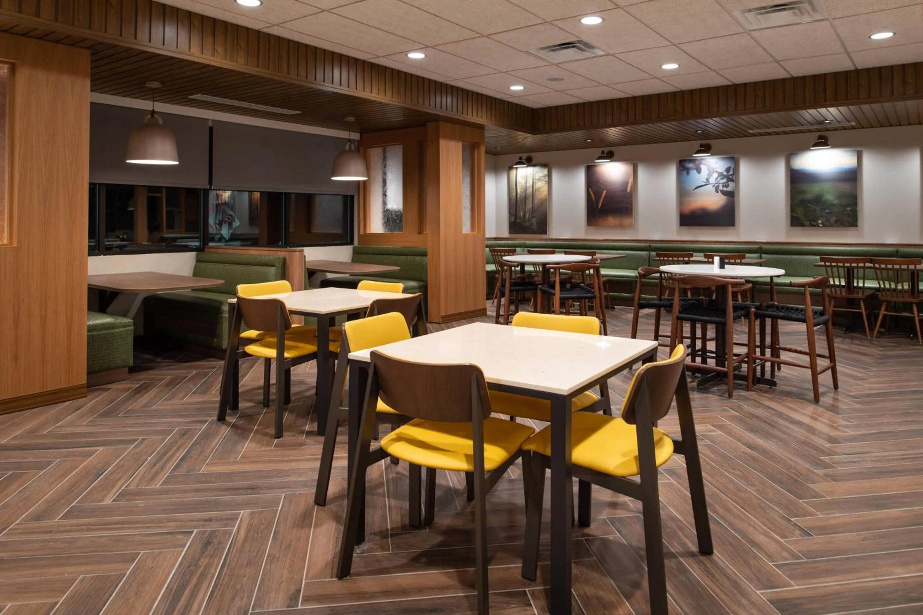 Breakfast in Fairfield Inn & Suites by Marriott Canton