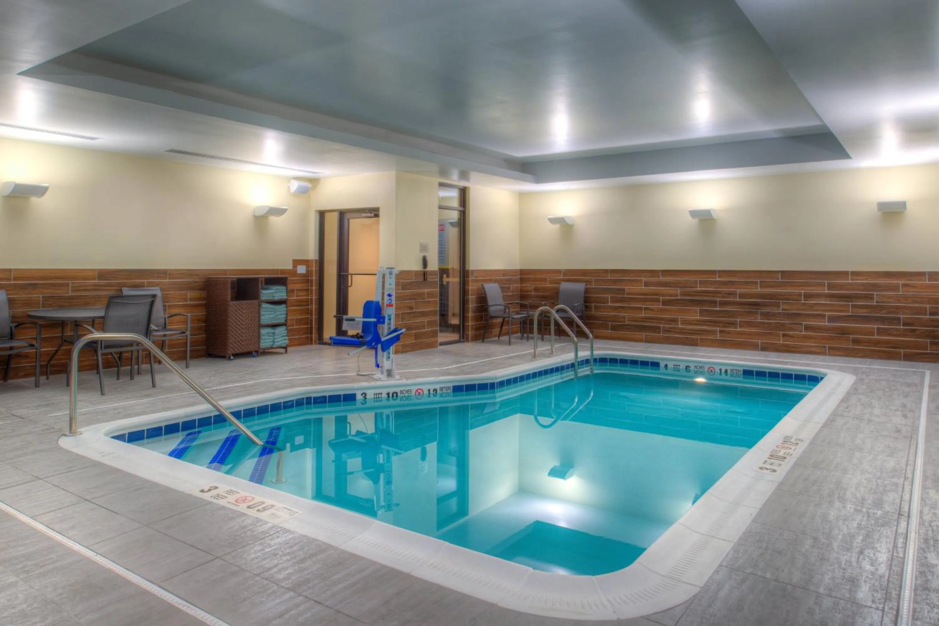 Swimming pool in Fairfield Inn & Suites by Marriott Canton
