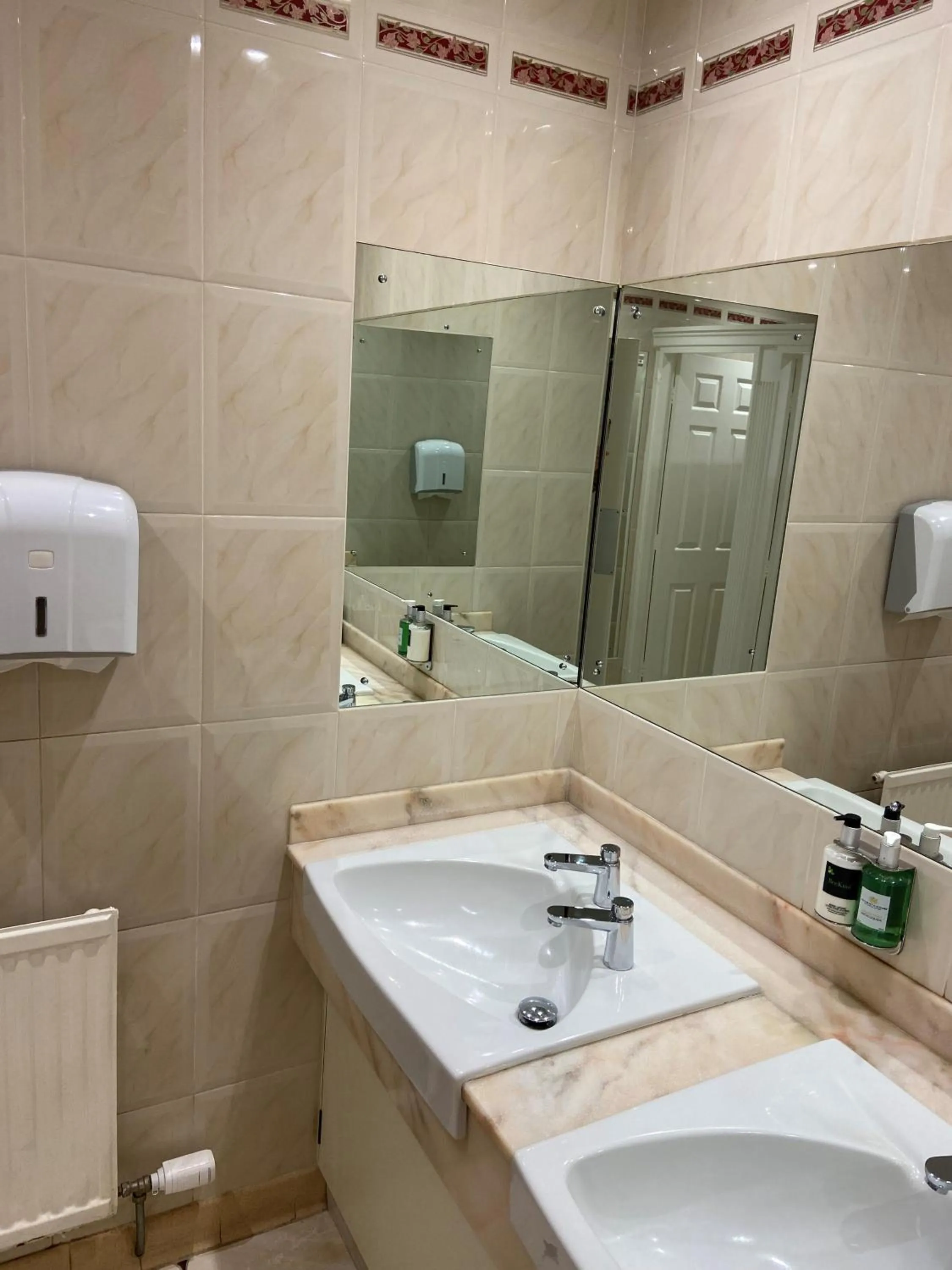 Toilet in Loftsome Bridge Hotel