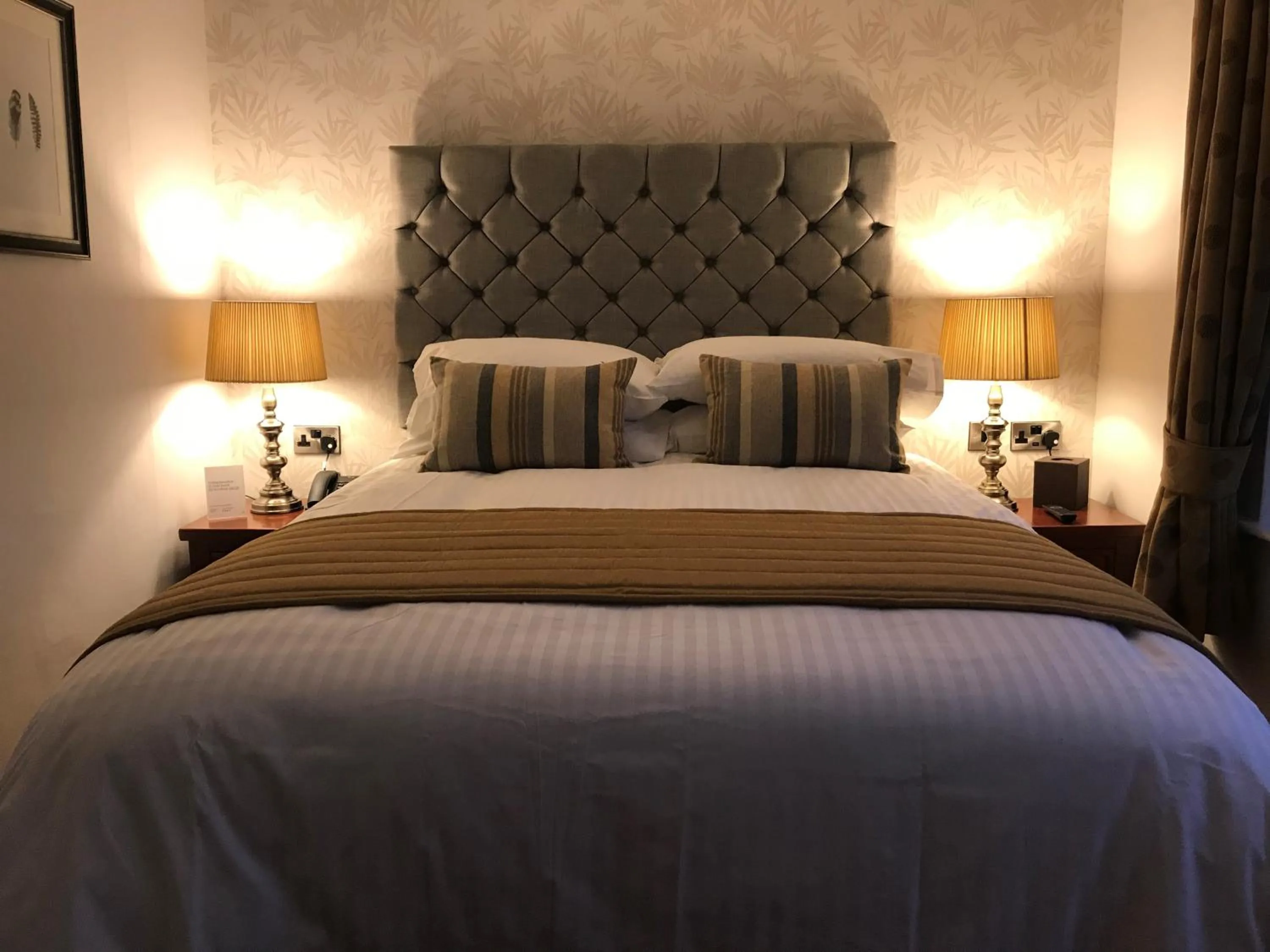 Bedroom, Bed in Loftsome Bridge Hotel