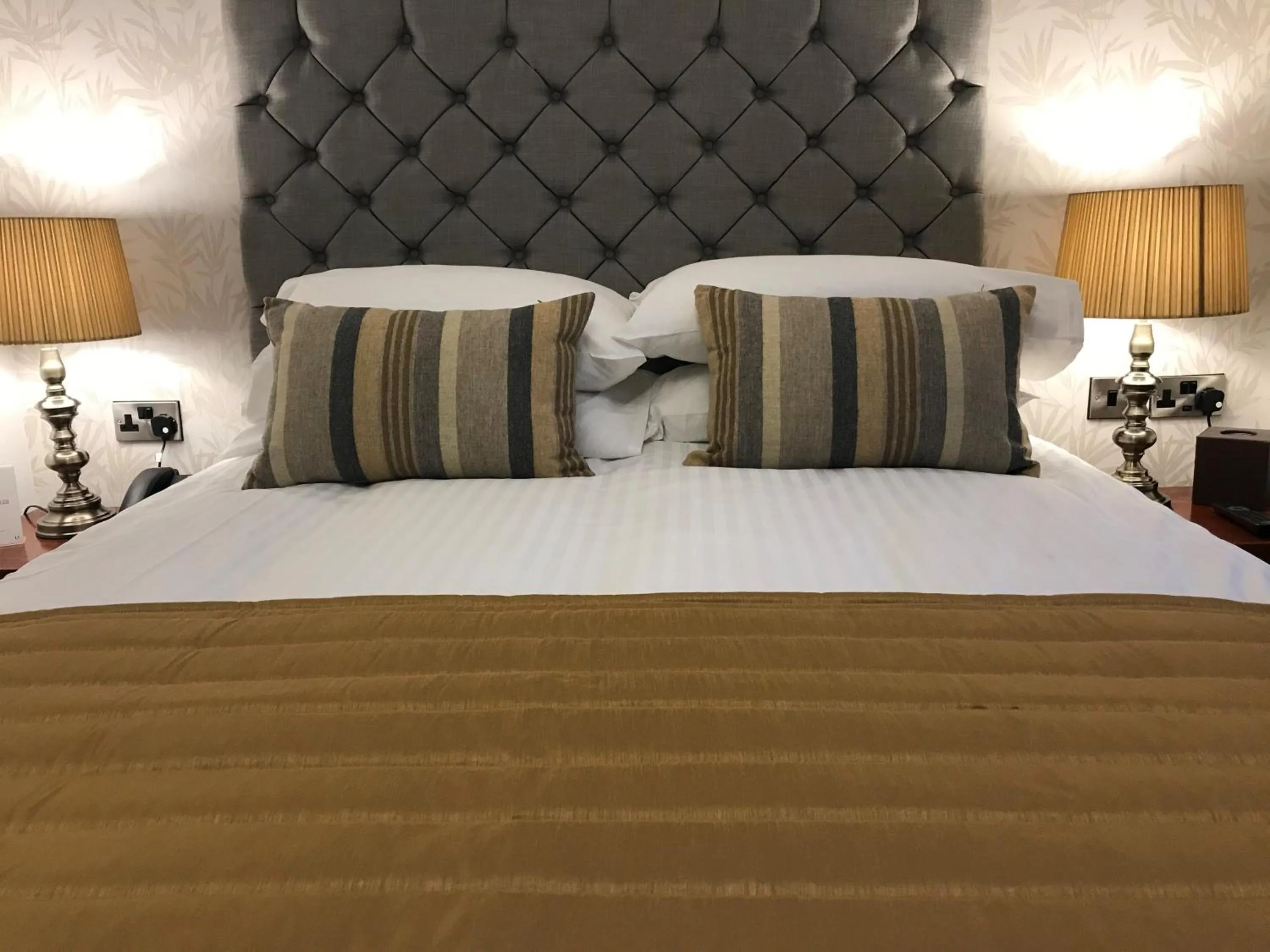 Bedroom, Bed in Loftsome Bridge Hotel