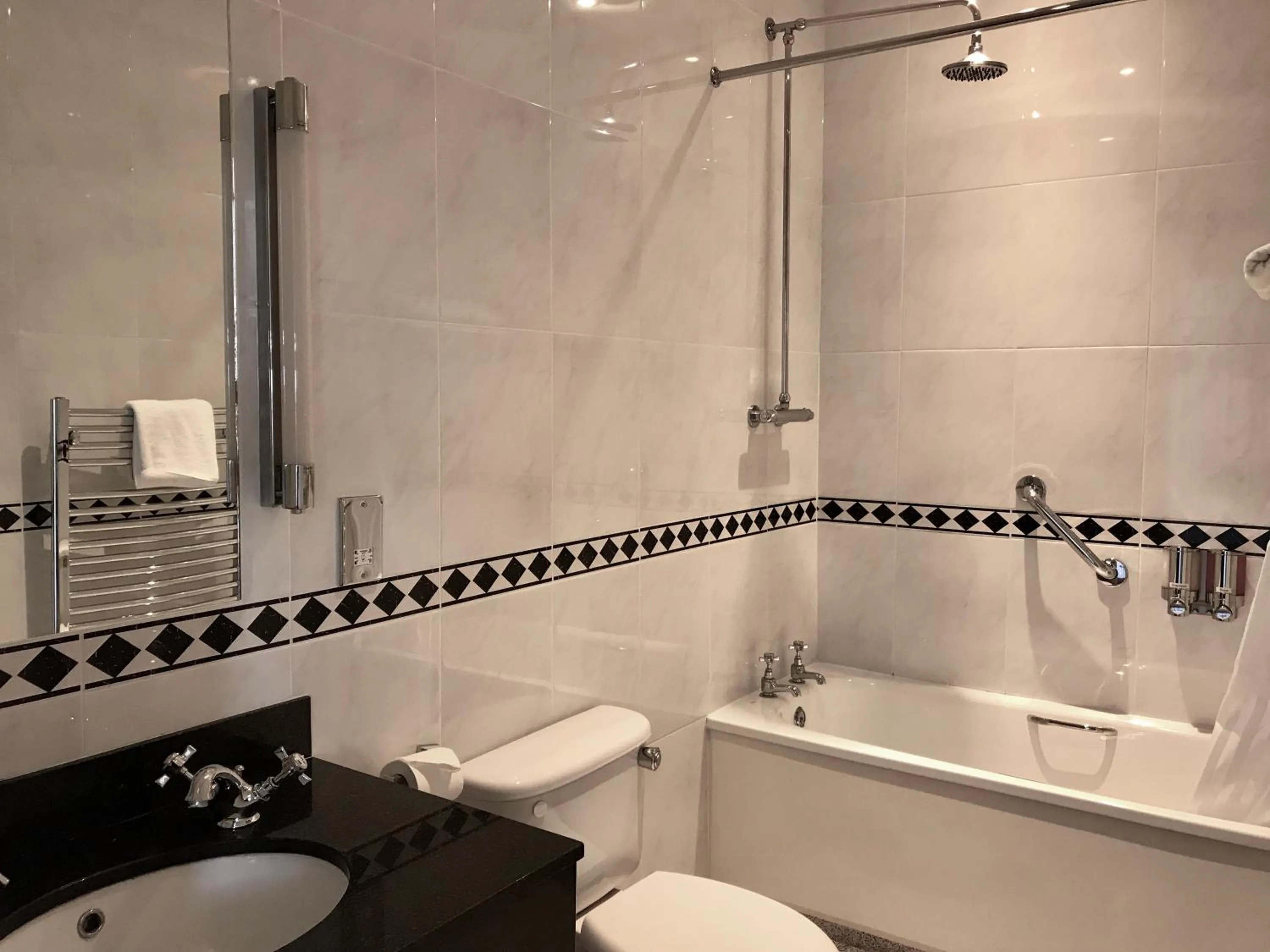 Bathroom in Loftsome Bridge Hotel