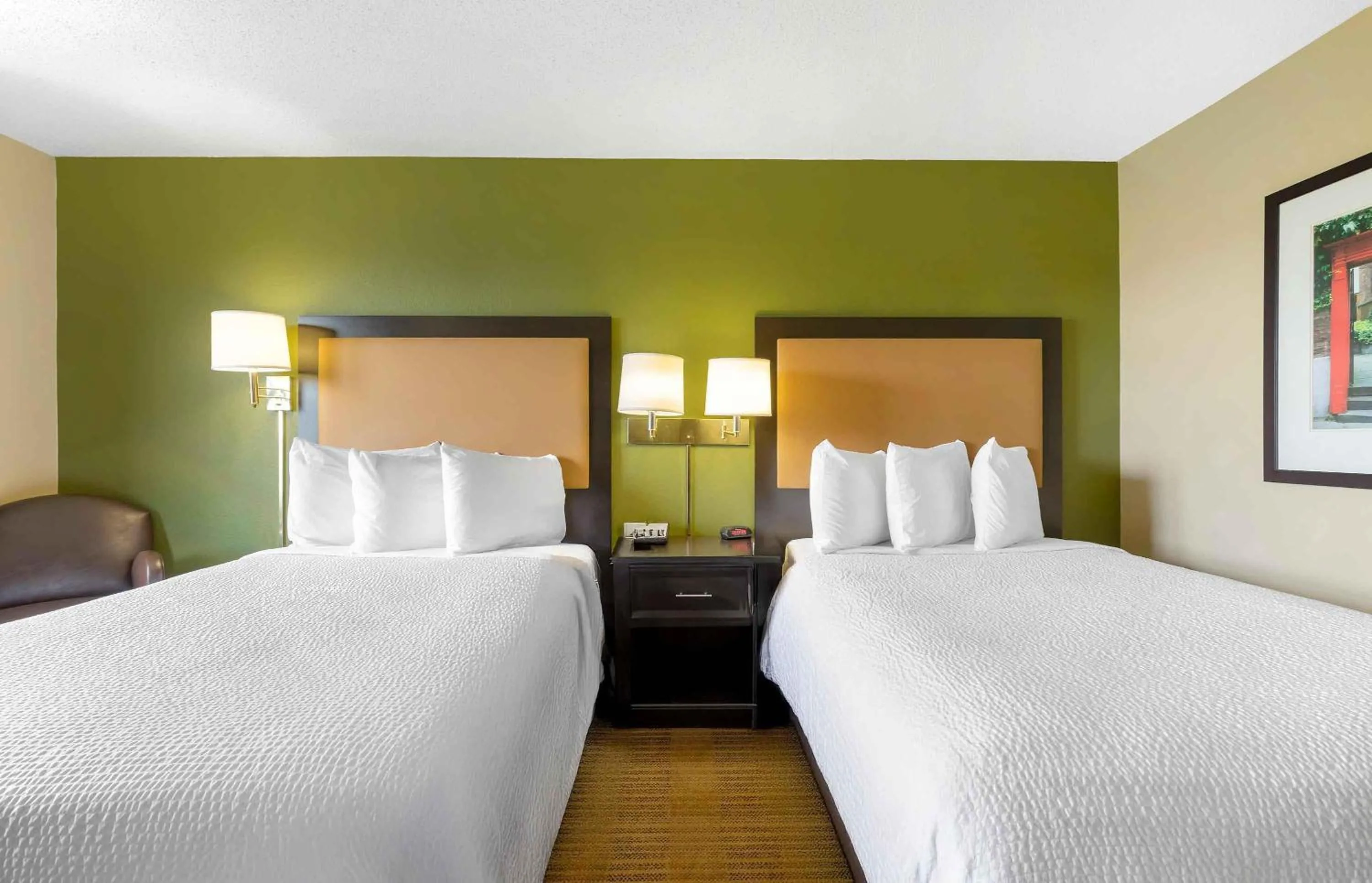 Bedroom, Bed in Extended Stay America Suites - Detroit - Dearborn