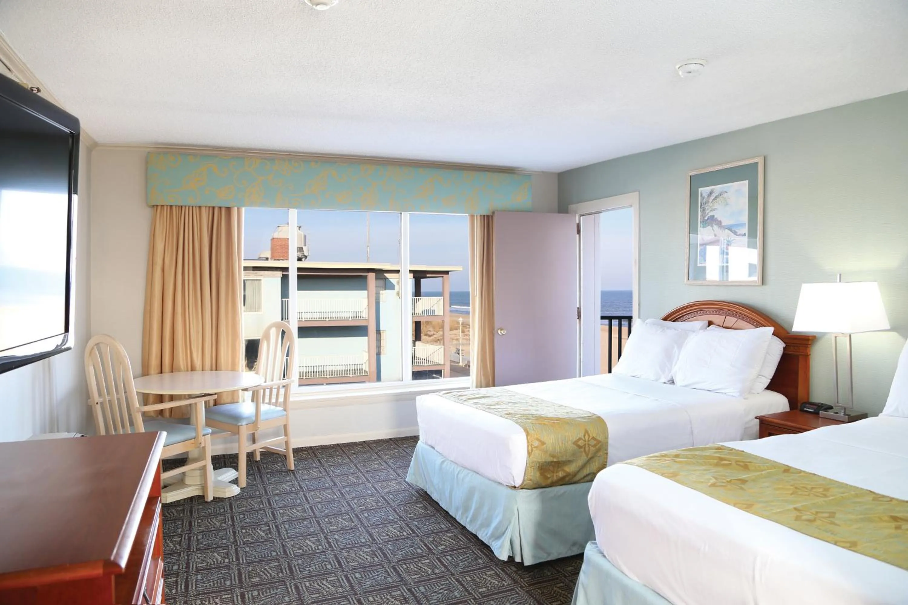 Photo of the whole room in Flagship Oceanfront