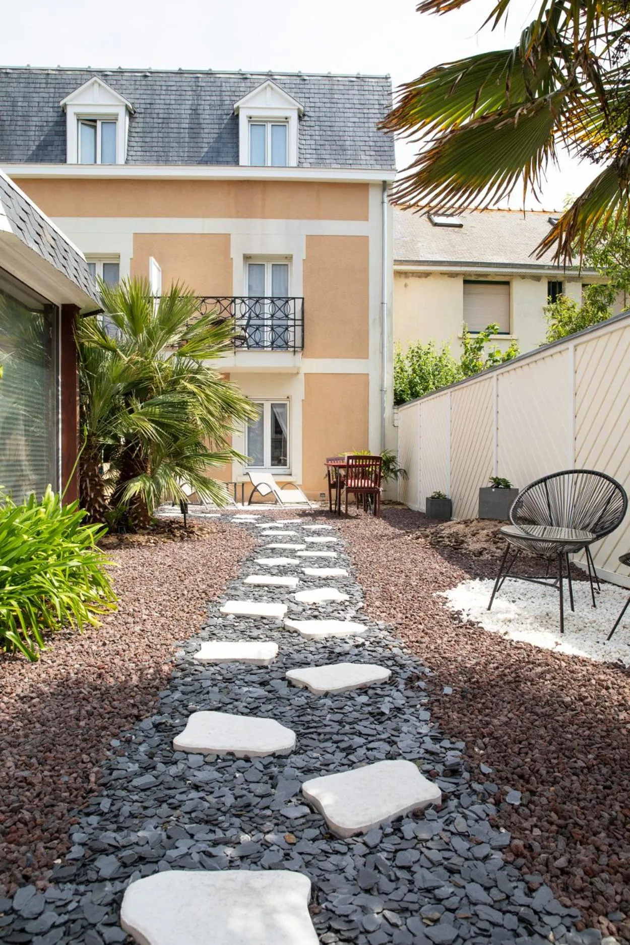Patio in Hôtel La Villefromoy