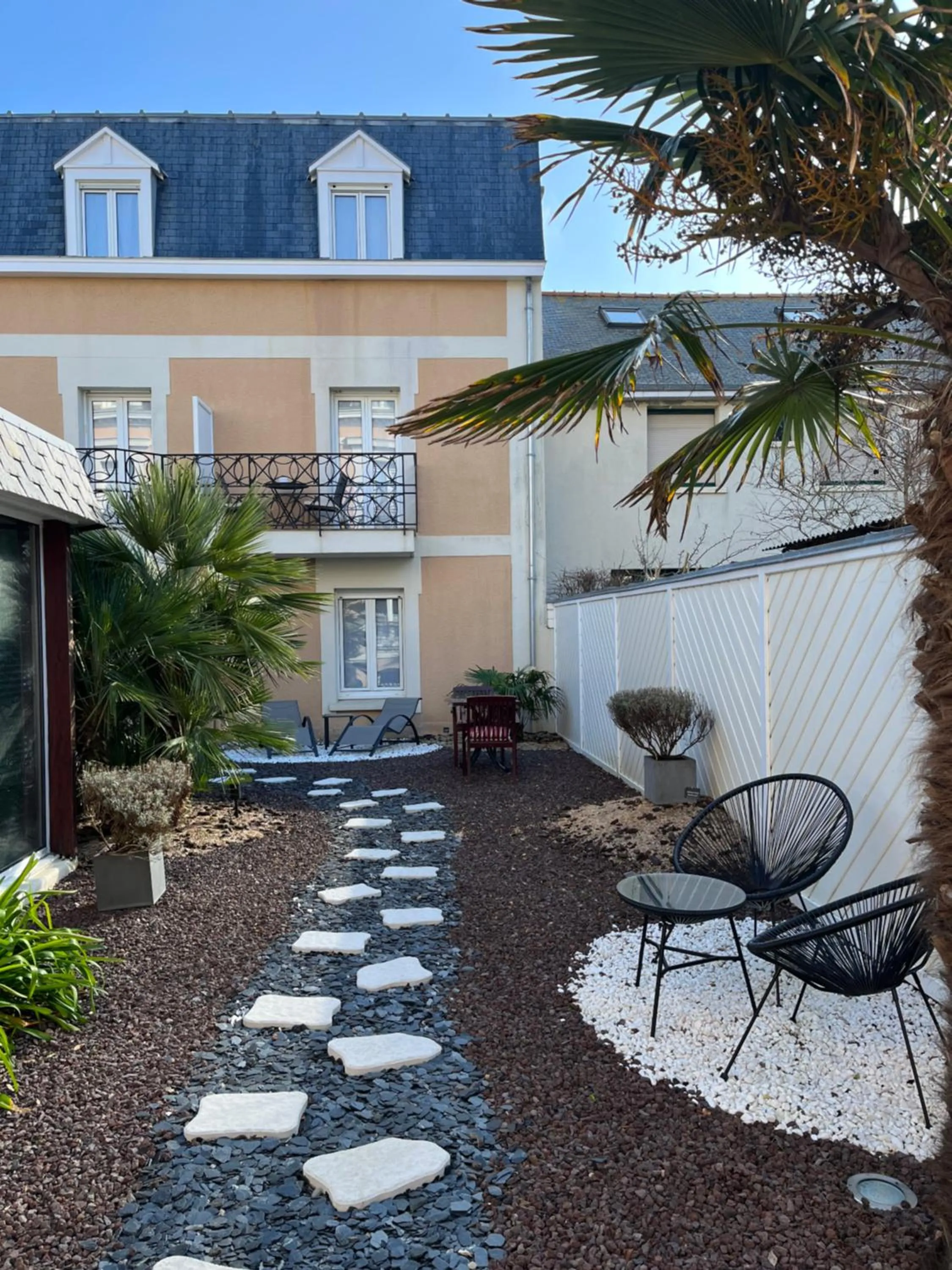 Patio in Hôtel La Villefromoy