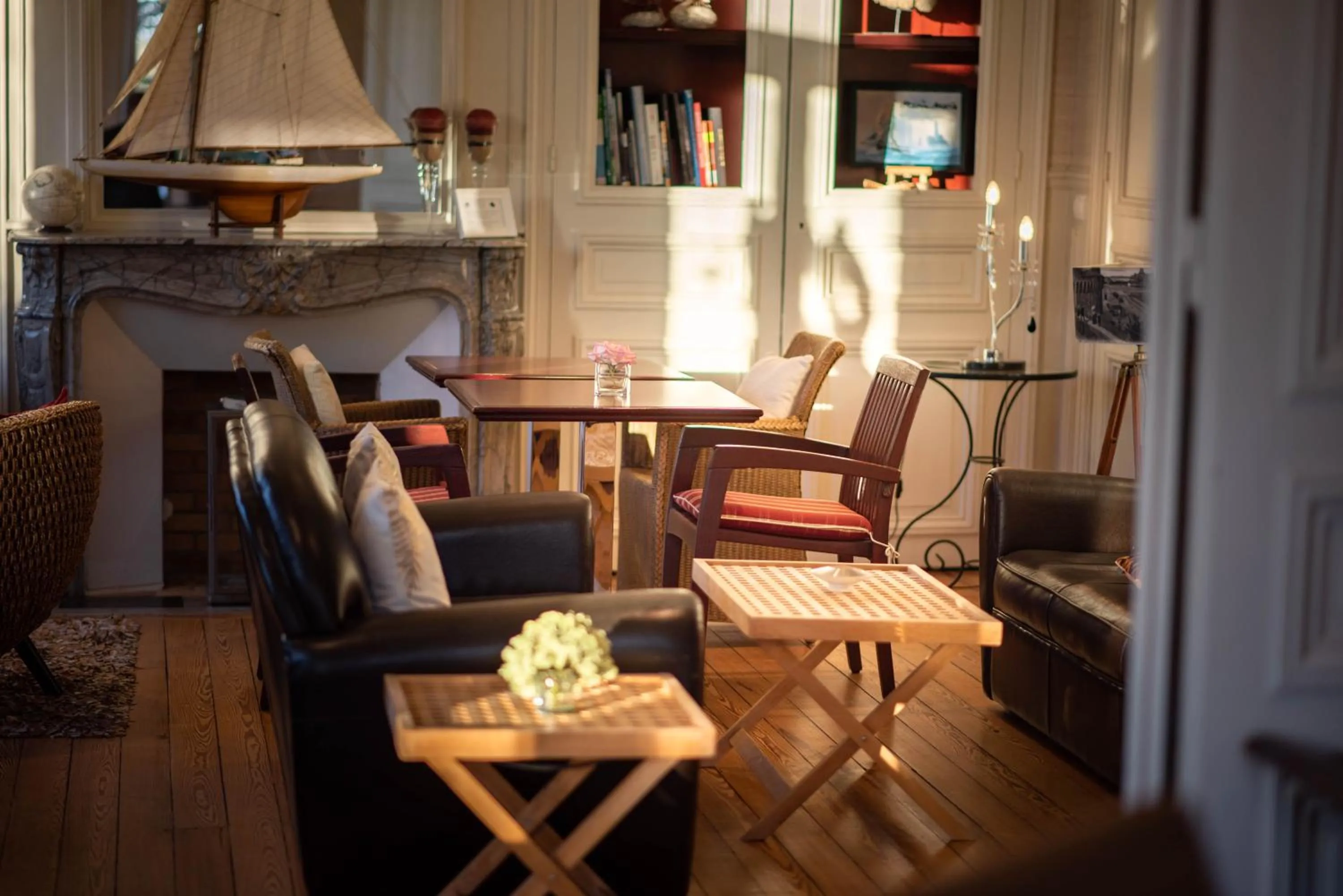 Lounge or bar in Hôtel La Villefromoy