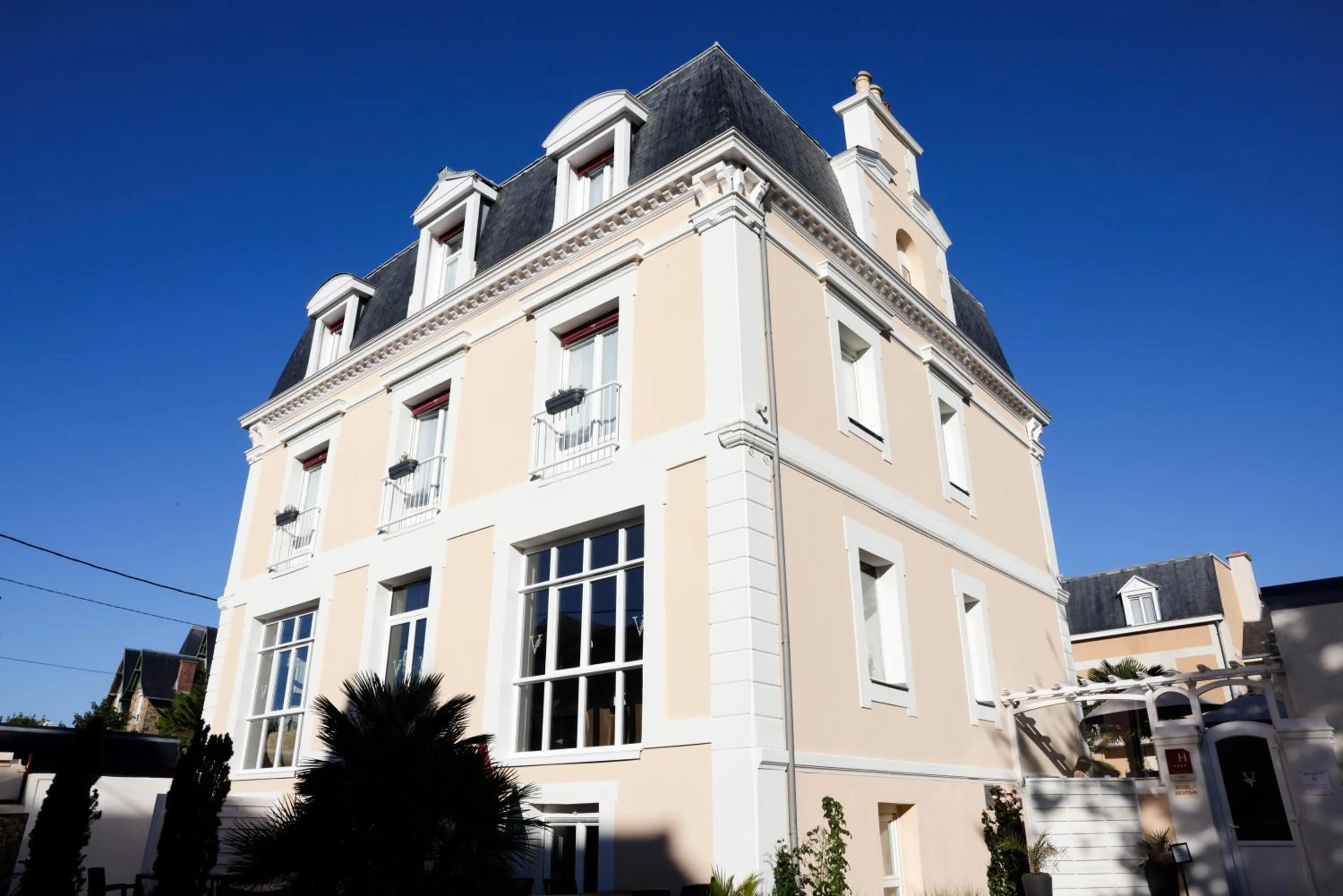 Property building in Hôtel La Villefromoy