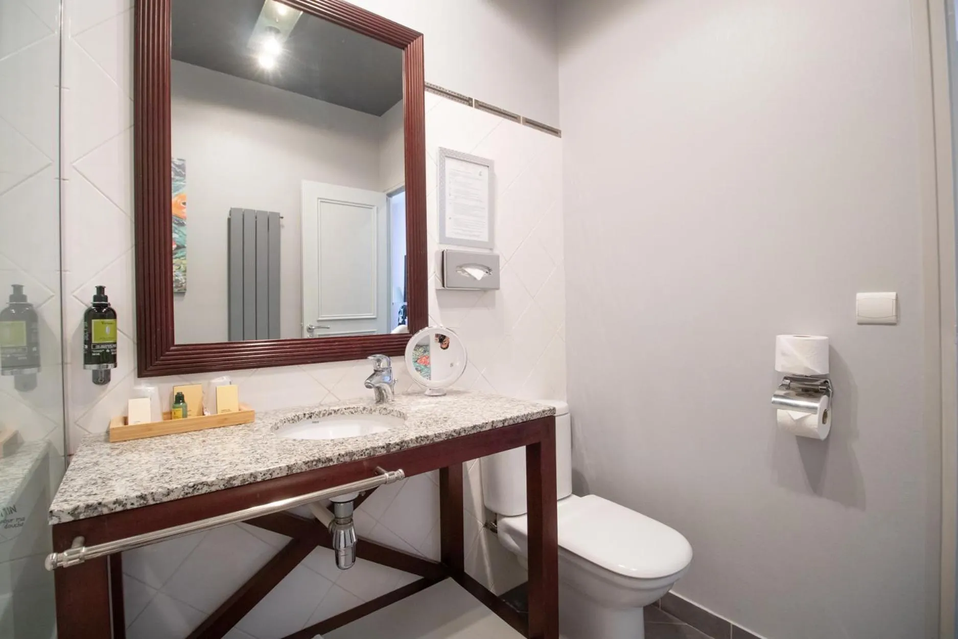 Toilet in Hôtel La Villefromoy