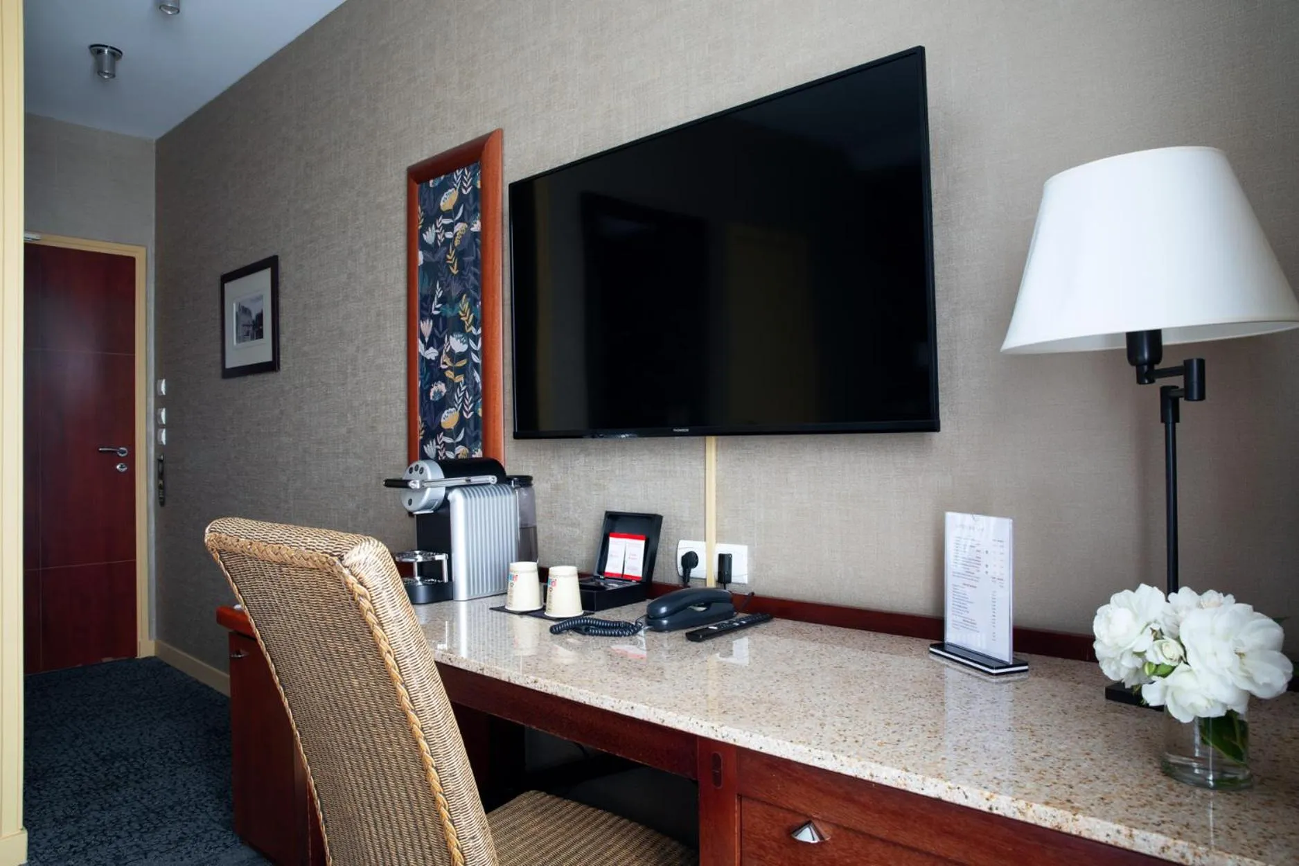 TV and multimedia in Hôtel La Villefromoy