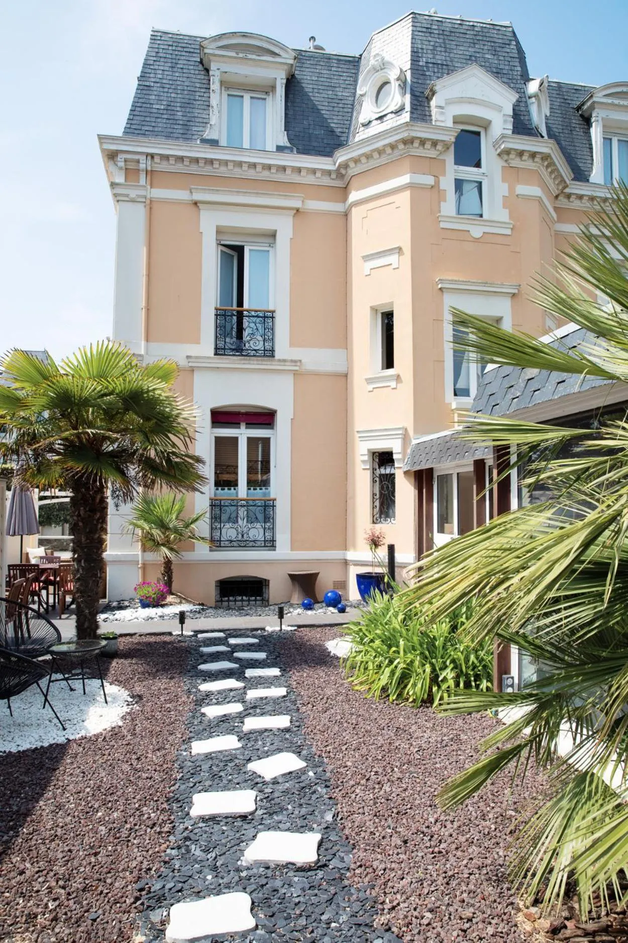 Property building in Hôtel La Villefromoy