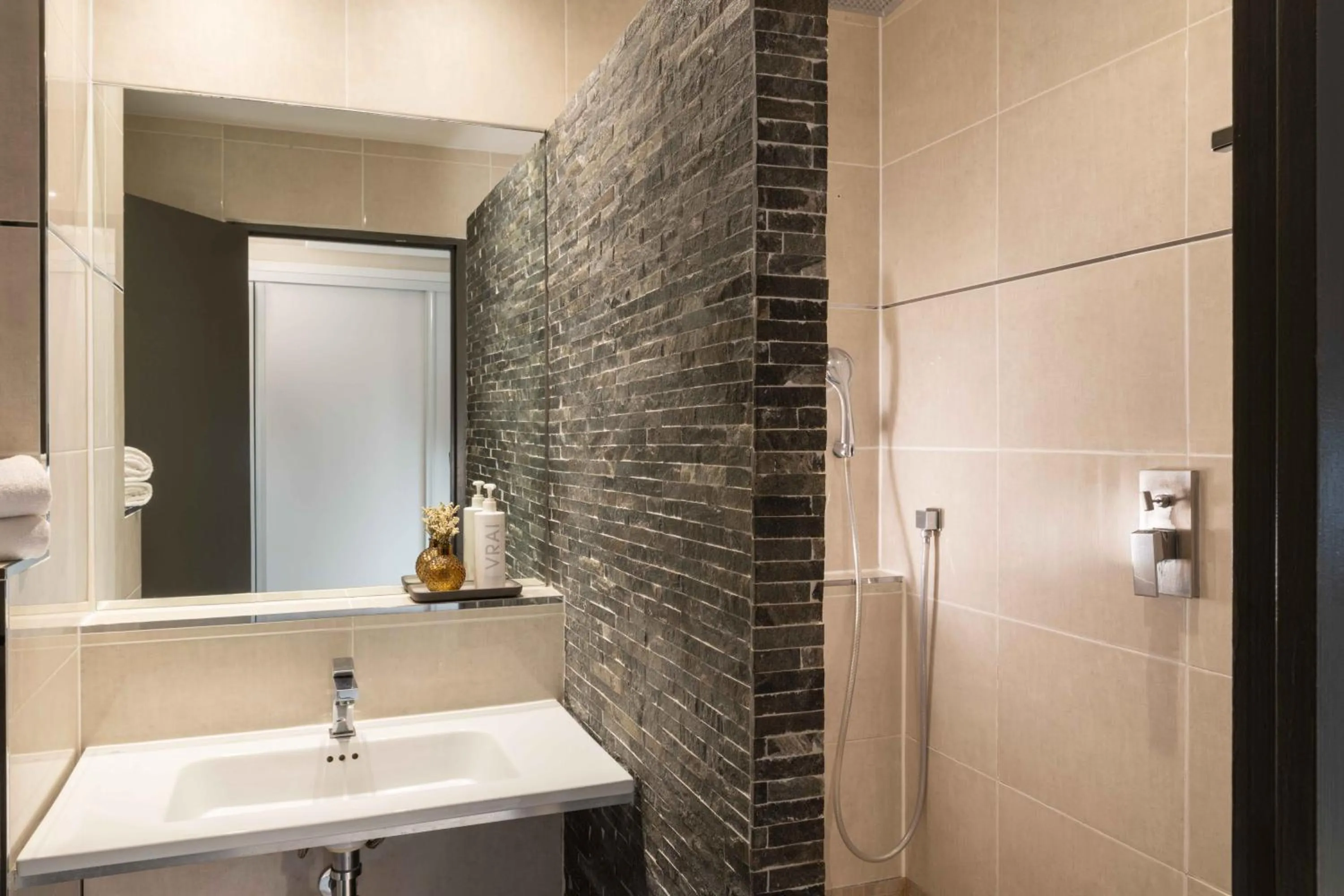 Bathroom in Hôtel Le Pré Galoffre