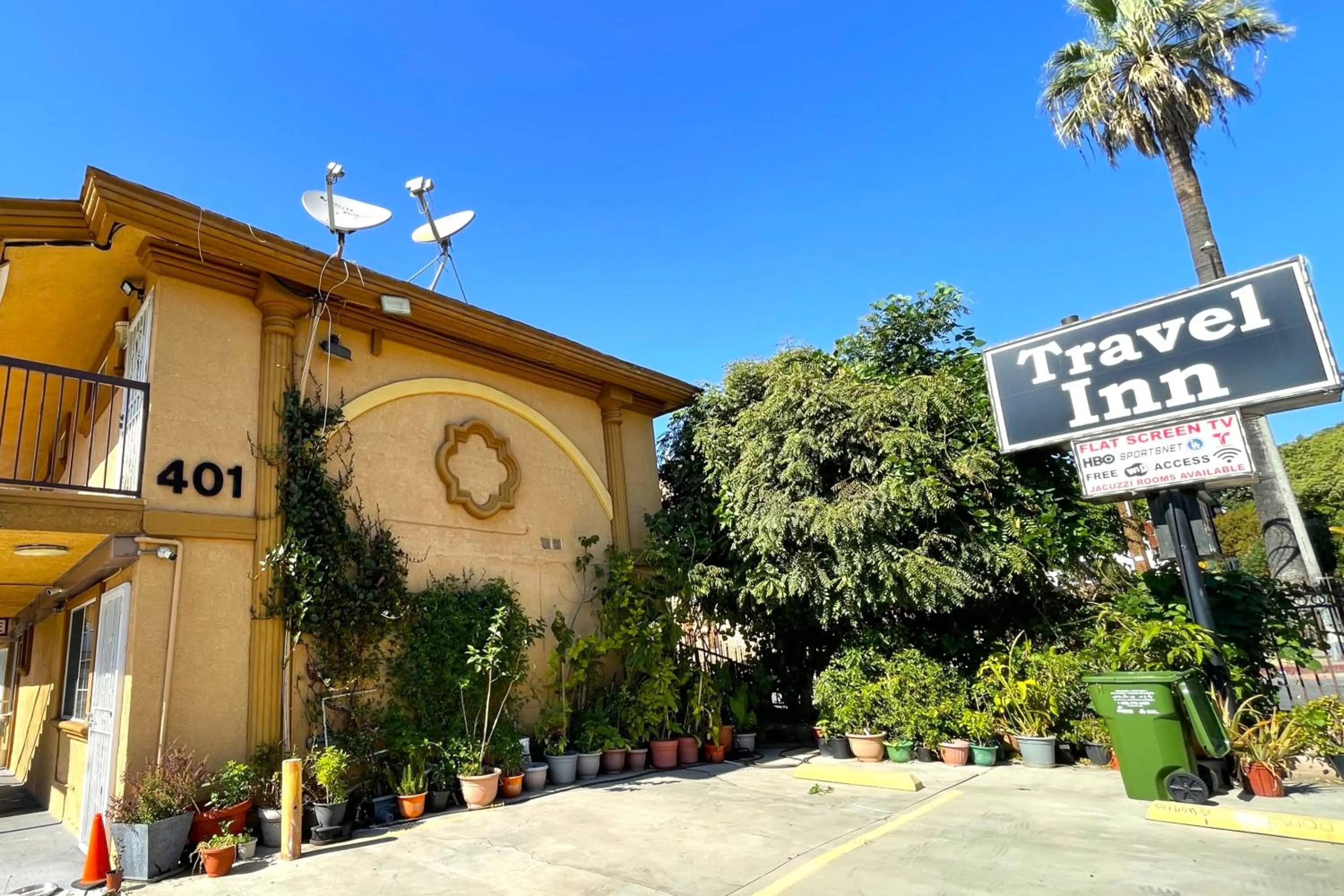 Property building in Travel Inn Downtown LA