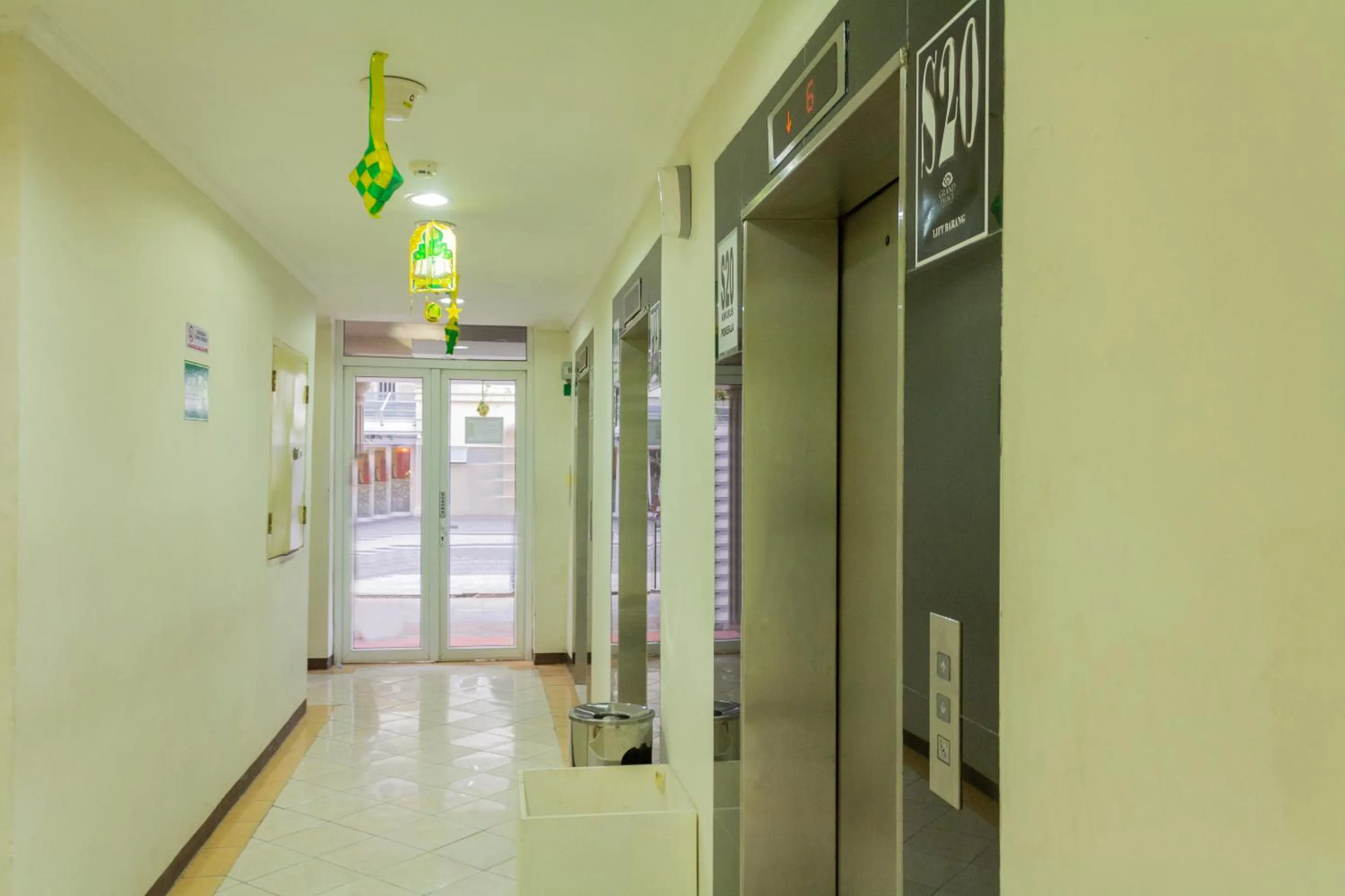 Area and facilities in Collection O 6 Grand Palace Kemayoran