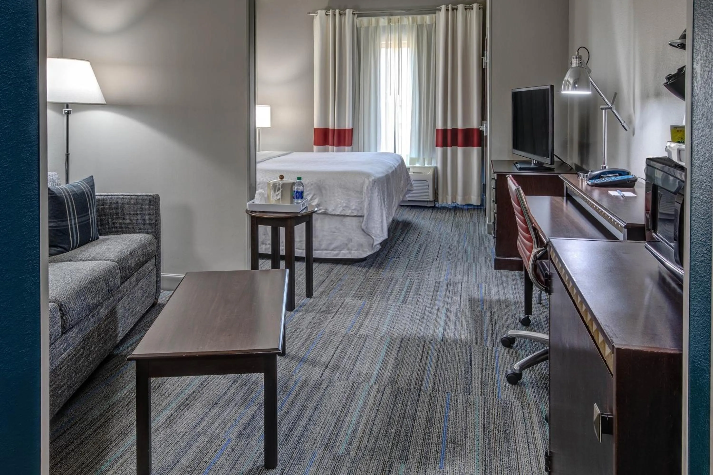 Photo of the whole room, Bed in Four Points by Sheraton Memphis Southwind