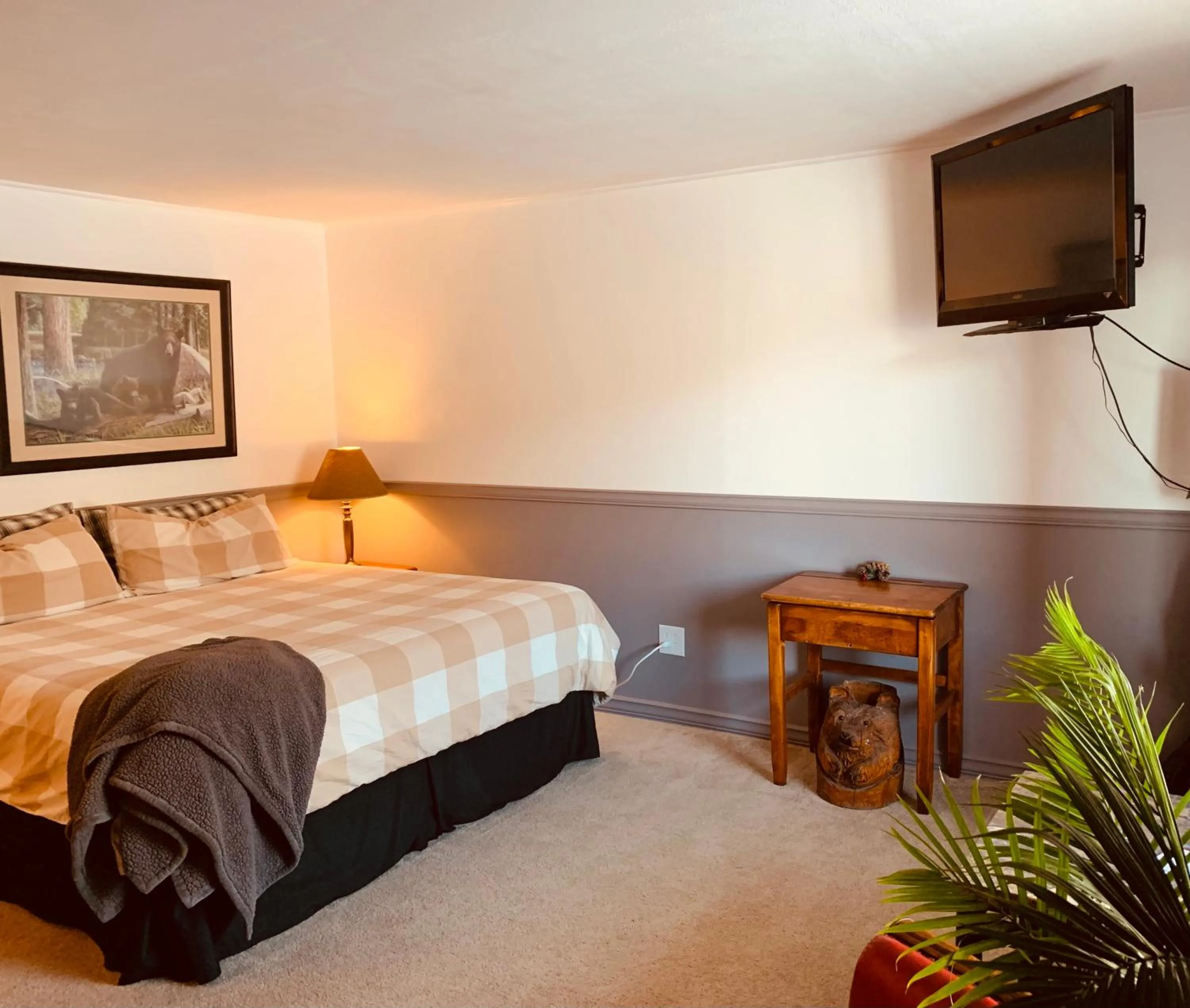 Photo of the whole room in Ledge Rock at Whiteface