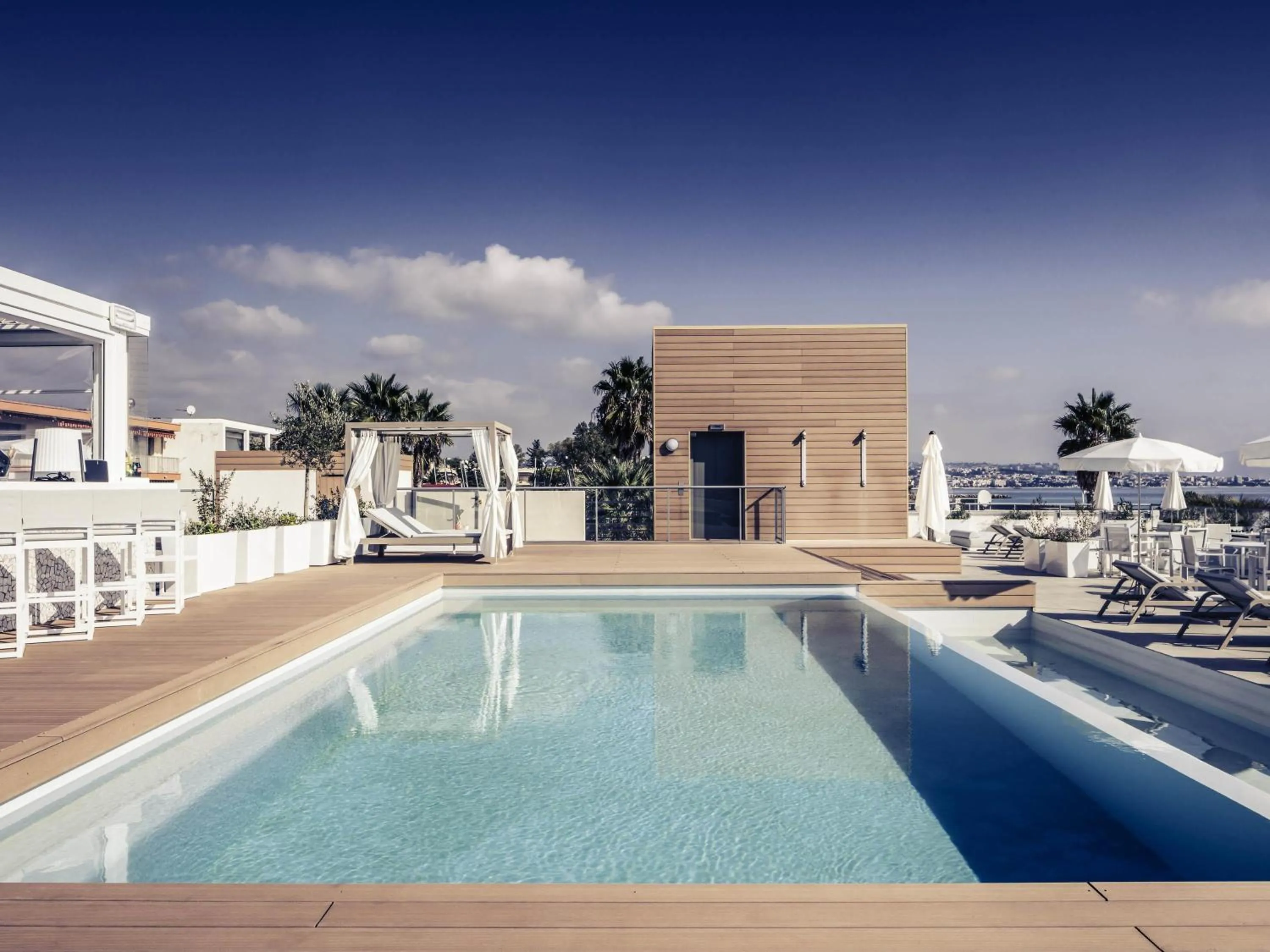 Lounge or bar in Mercure Villeneuve Loubet Plage