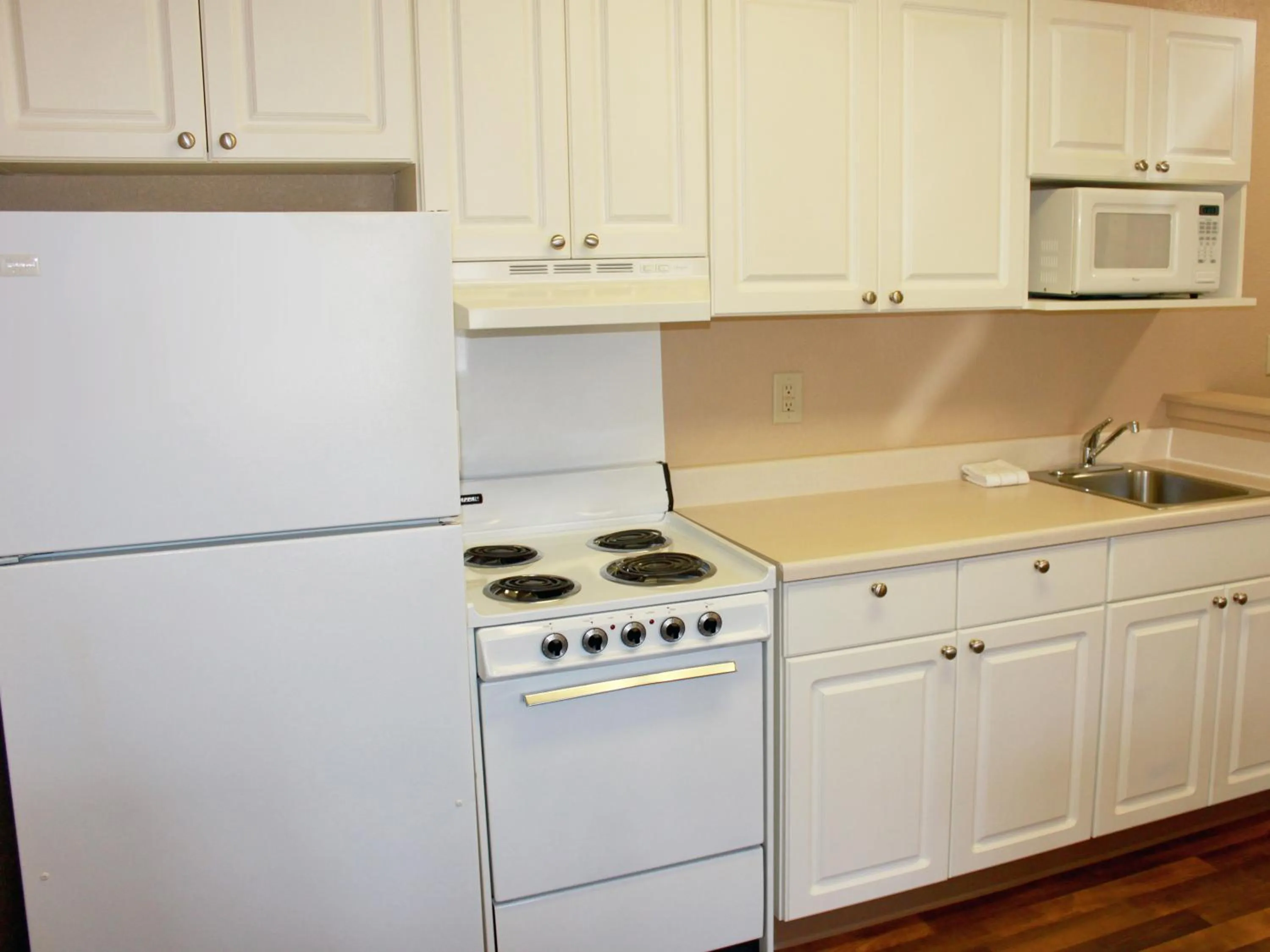 Kitchen or kitchenette in Suburban Studios Jackson North