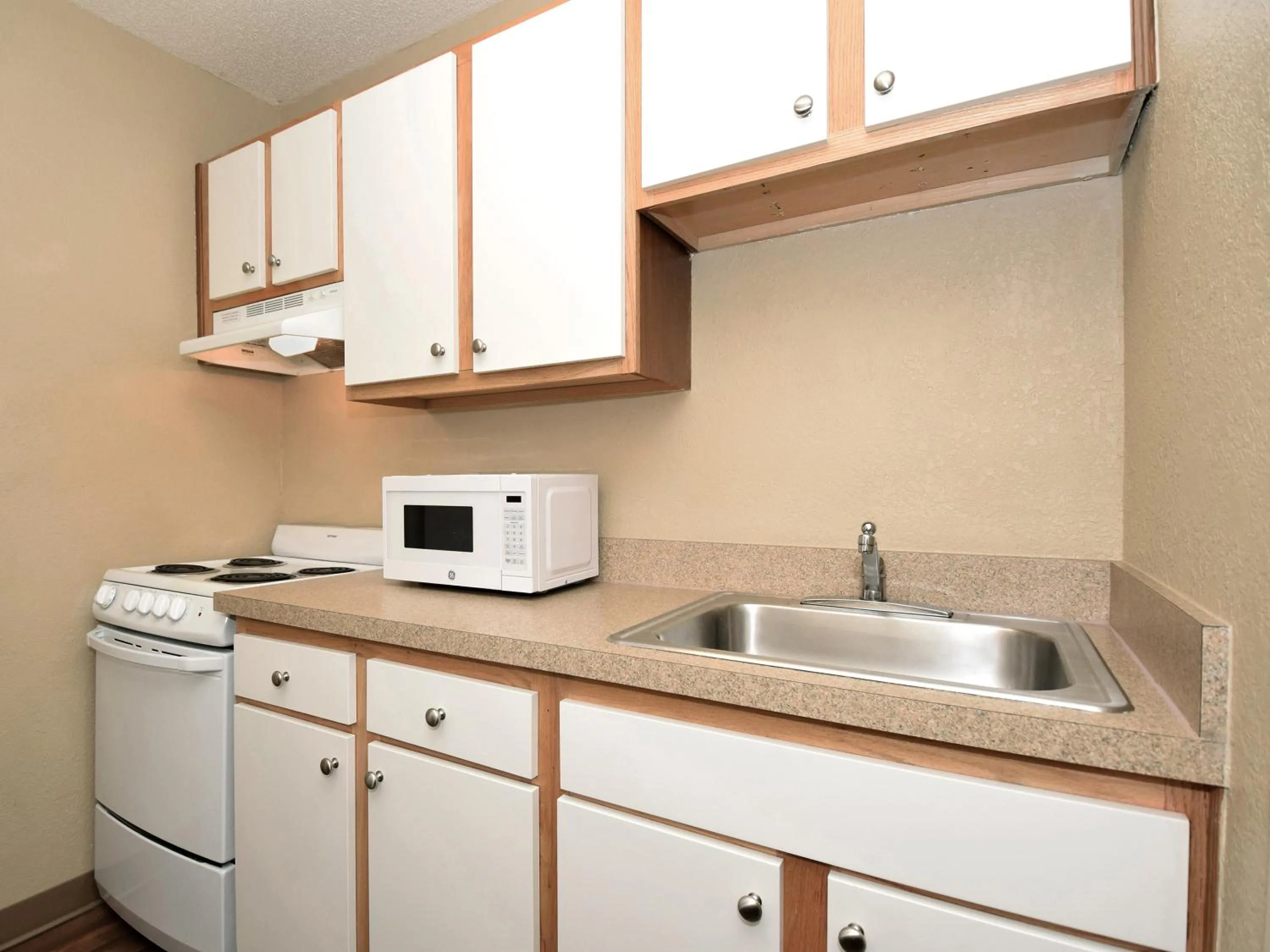 Kitchen or kitchenette in Suburban Studios Jackson North