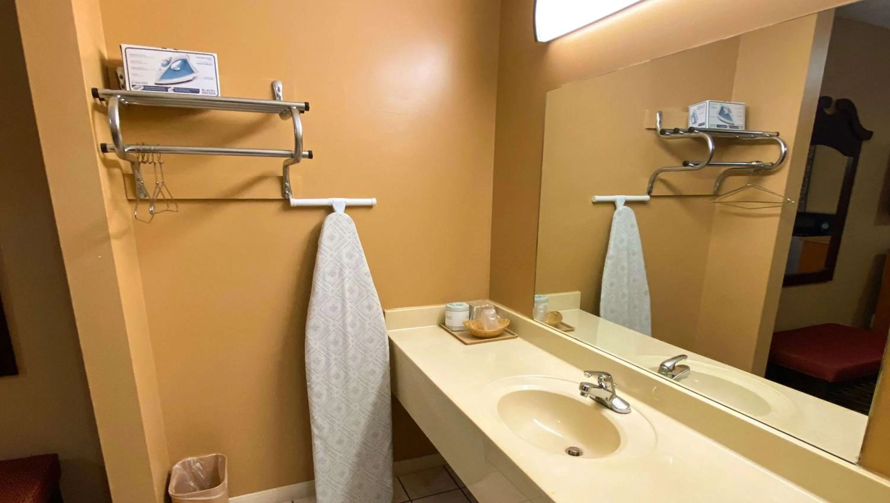 Bathroom in Rama Inn Bells - Jackson West Hwy 412