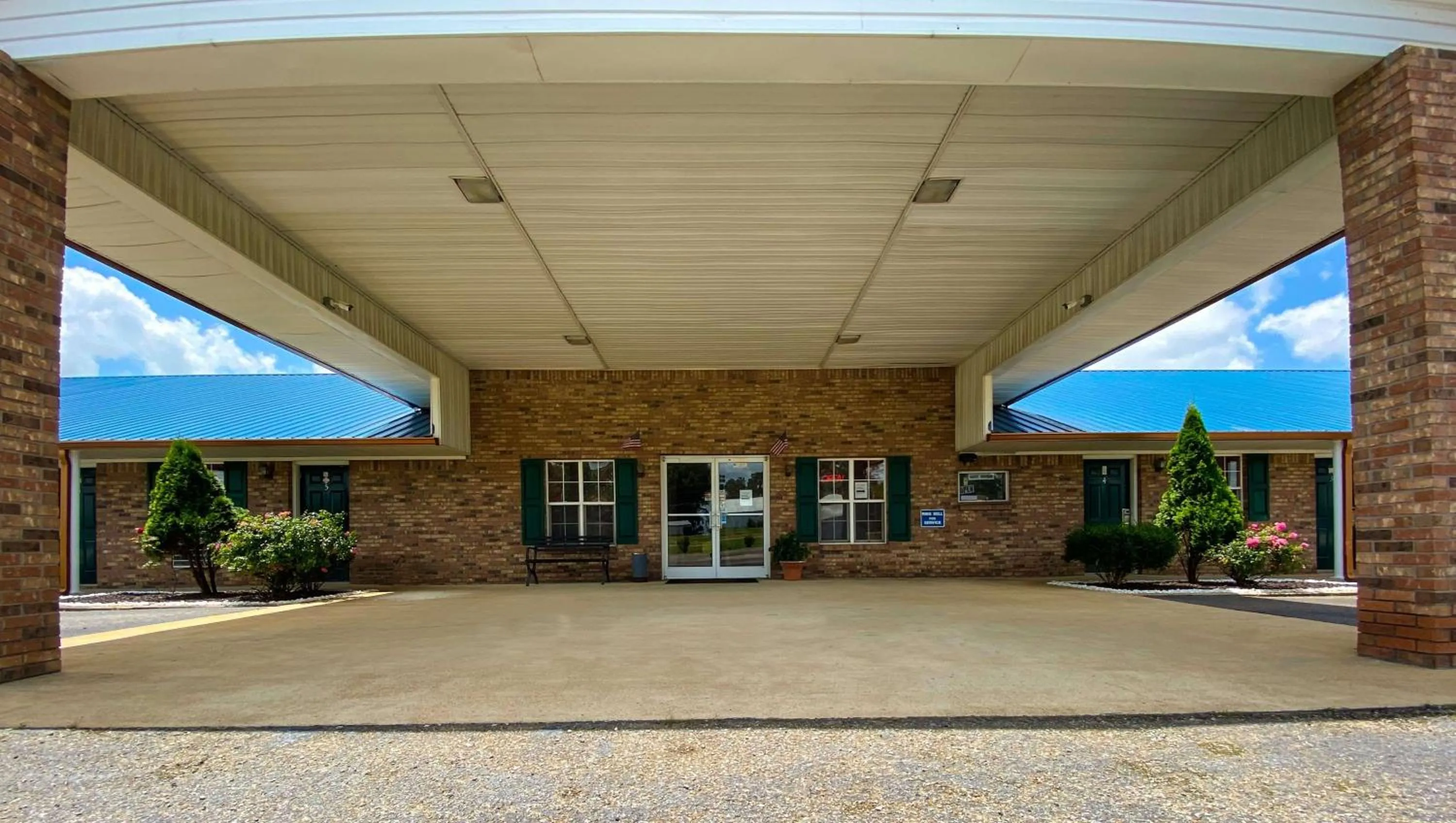 Property building in Rama Inn Bells - Jackson West Hwy 412