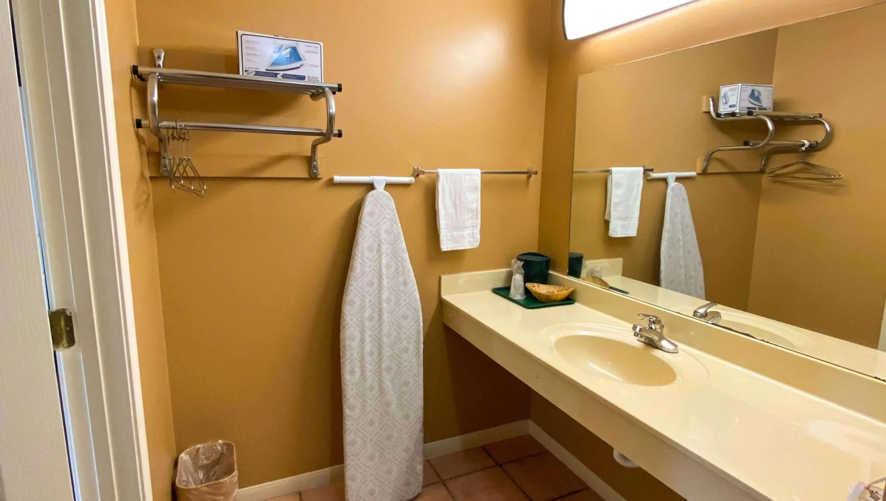 Bathroom in Rama Inn Bells - Jackson West Hwy 412