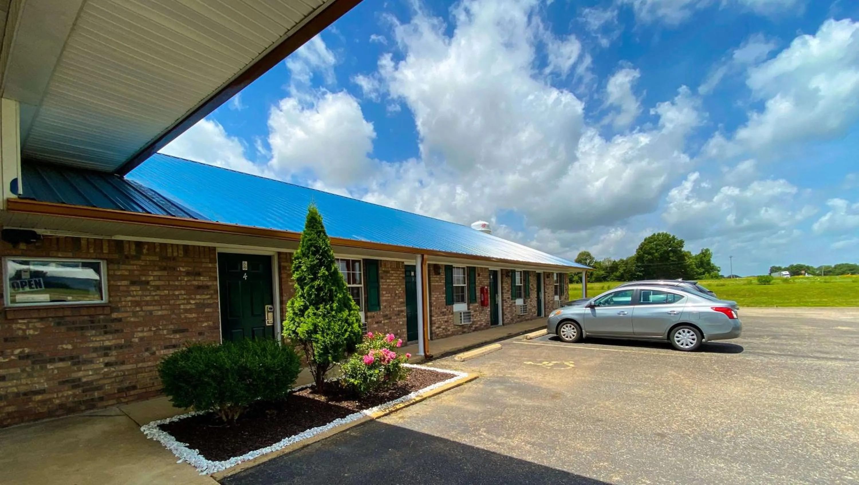 Property building in Rama Inn Bells - Jackson West Hwy 412