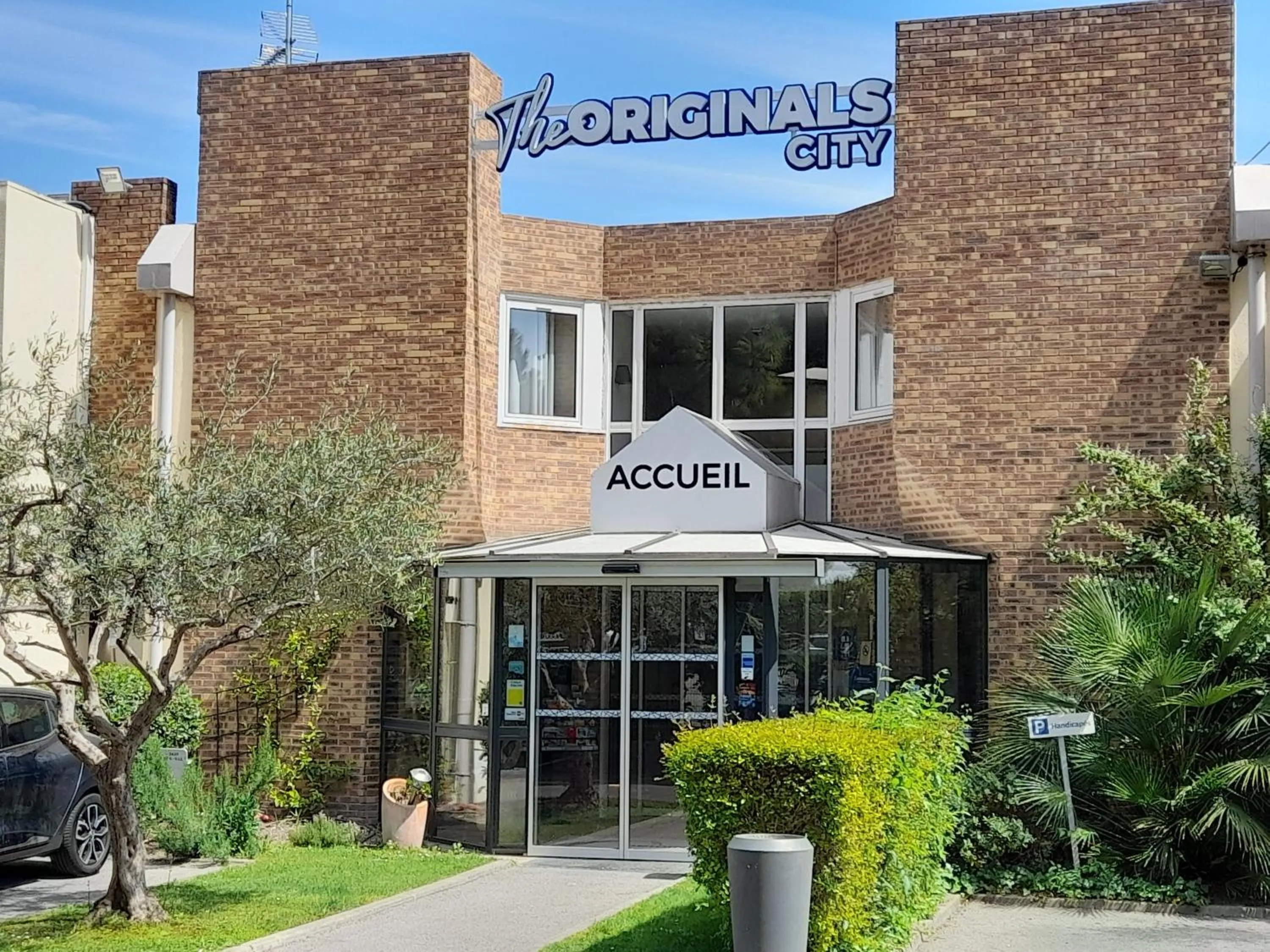 Property building in The Originals City, Hôtel Nîmes Costières