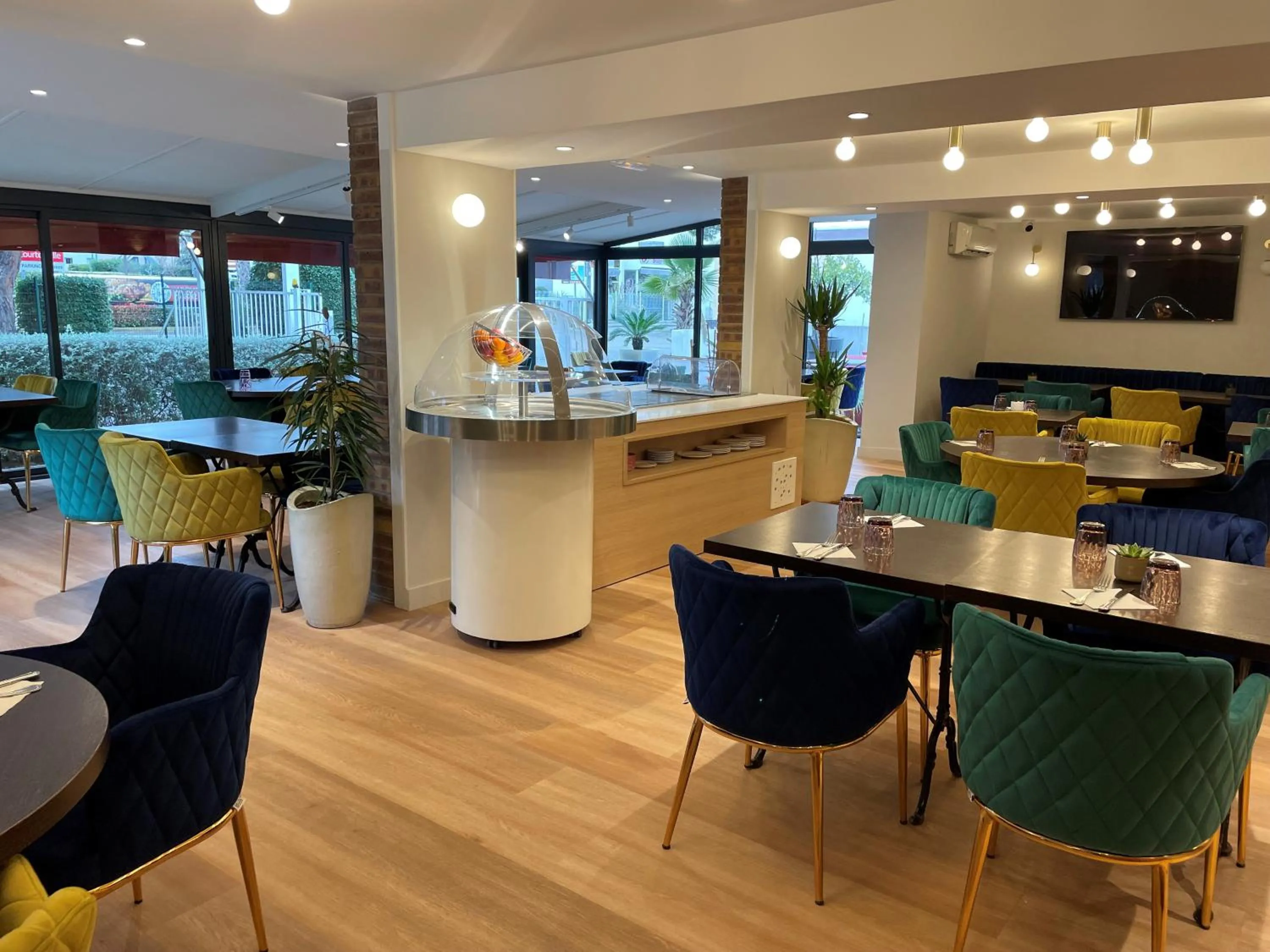 Restaurant/places to eat in The Originals City, Hôtel Nîmes Costières